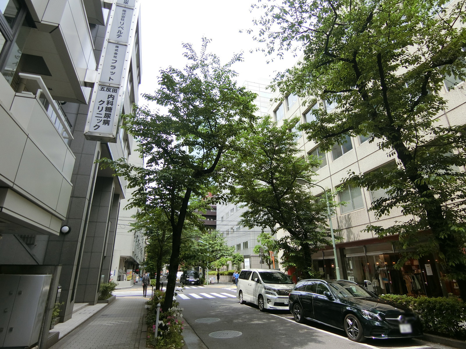荒久ビル前面の通り