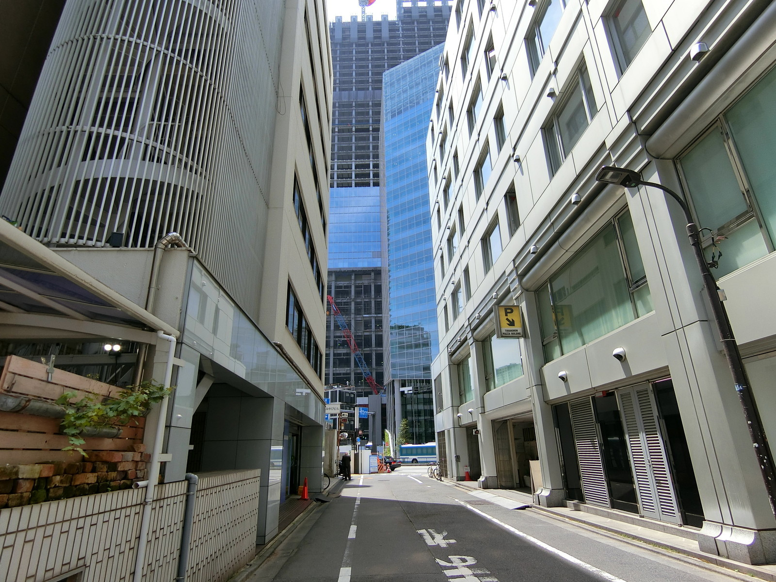 寿ビル前面の通り