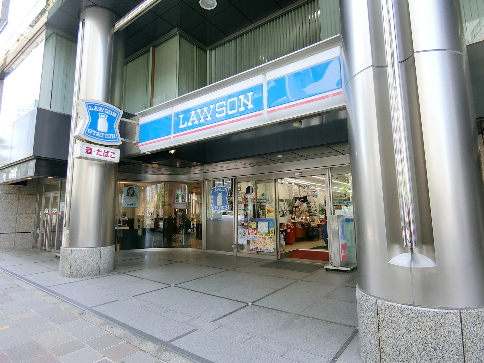 徒歩2分のローソン 麹町五丁目店