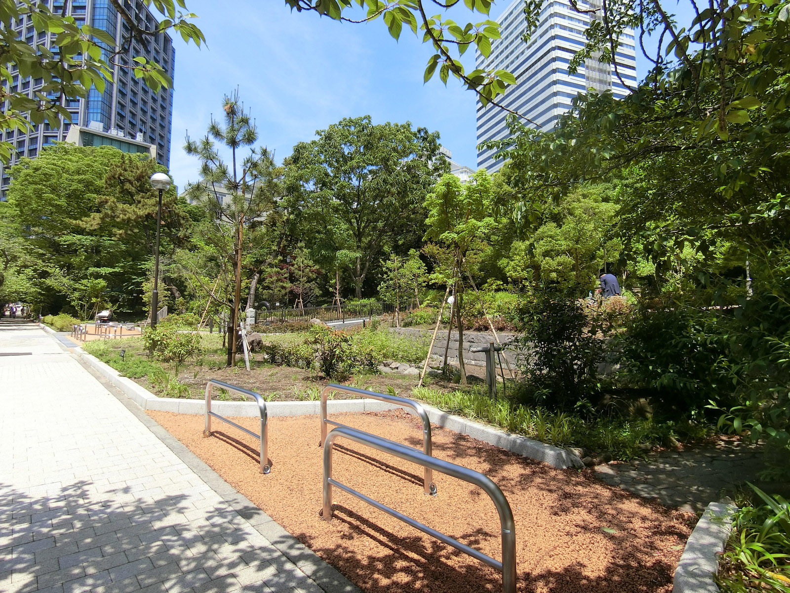 徒歩2分の千代田区立清水谷公園