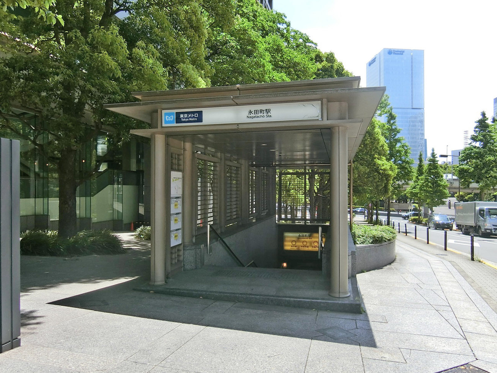 最寄りの「永田町駅」