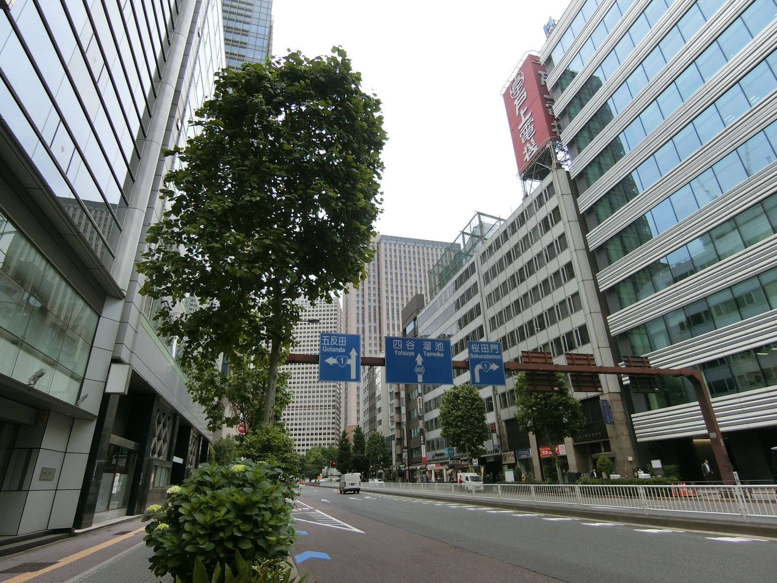 虎ノ門一丁目ビル前面の通り