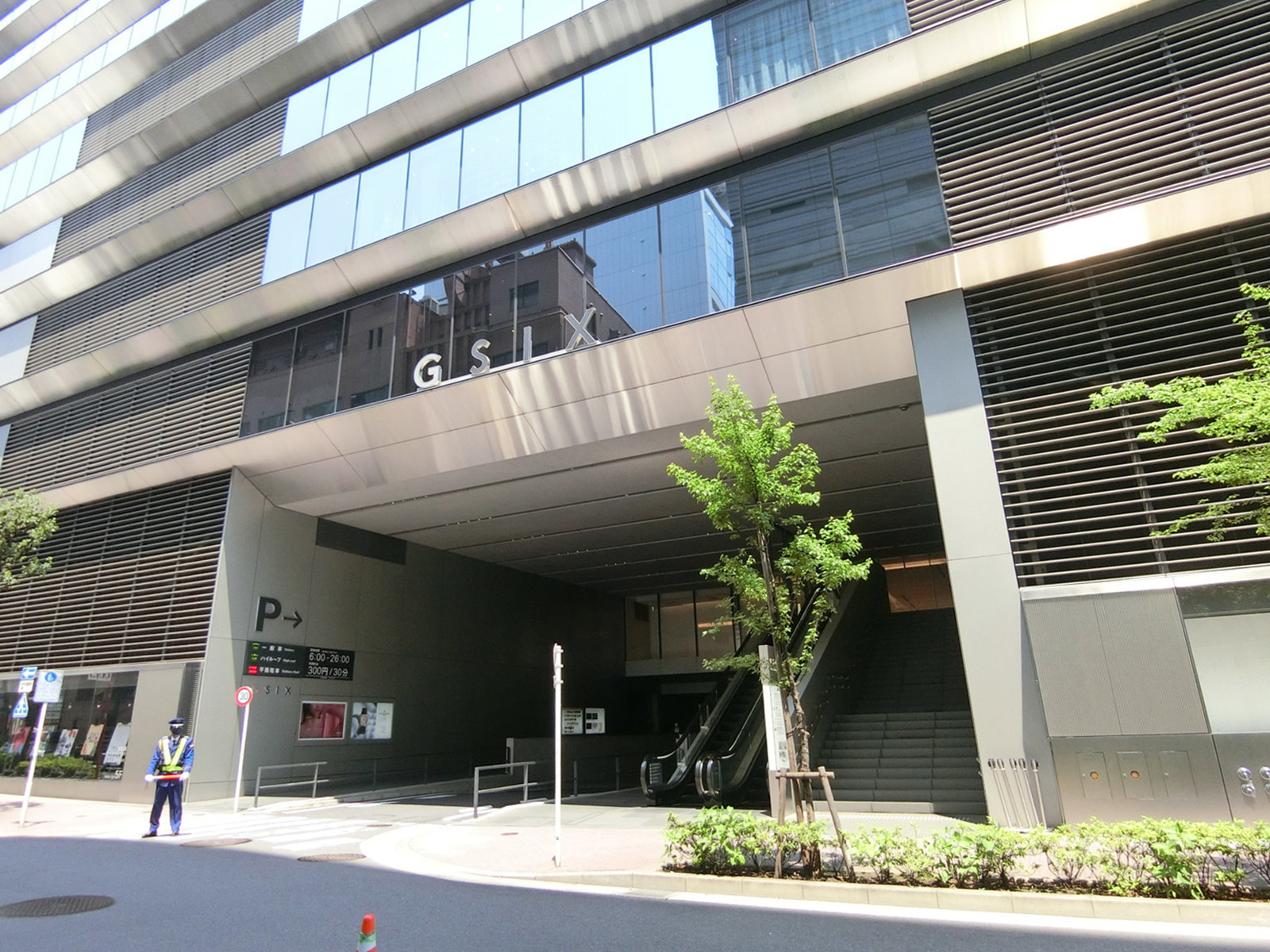 付近のGINZA SIX
