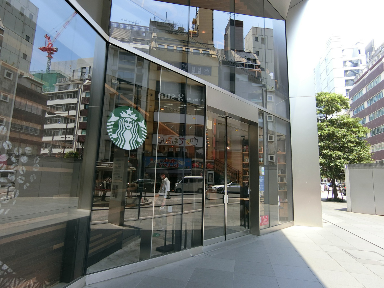 徒歩2分のスターバックスコーヒー