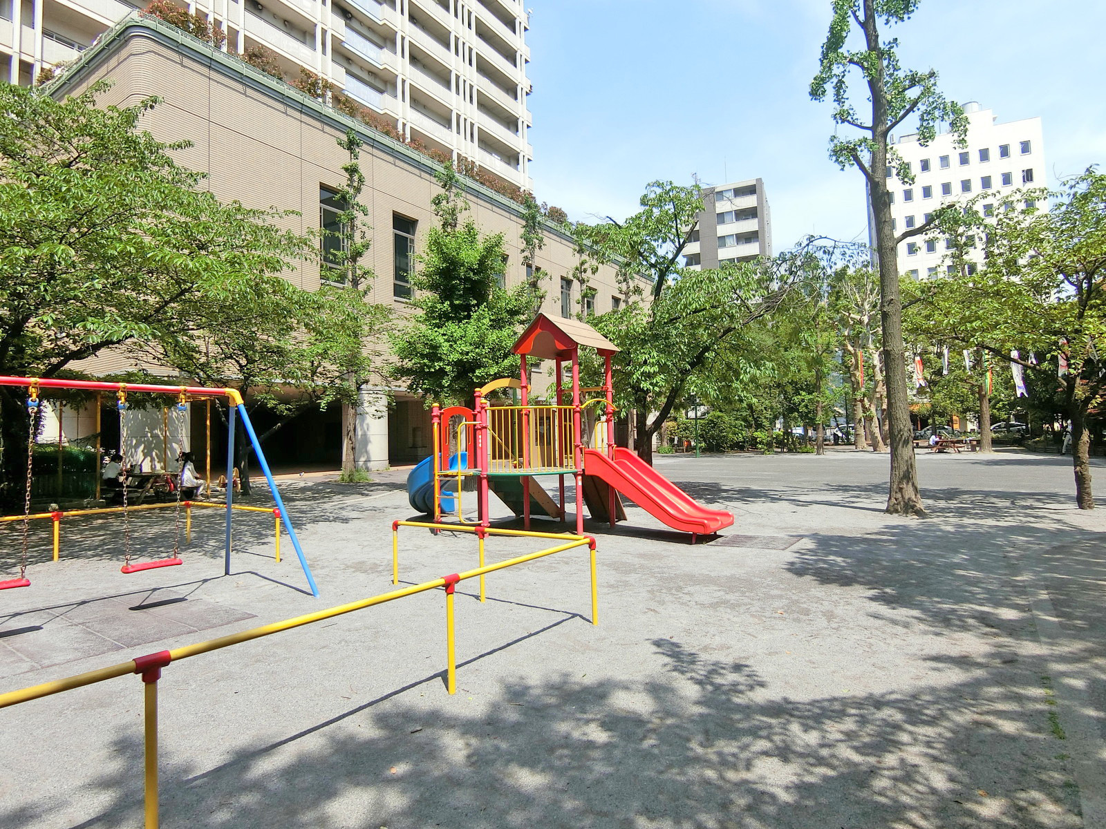 向かいの京橋公園