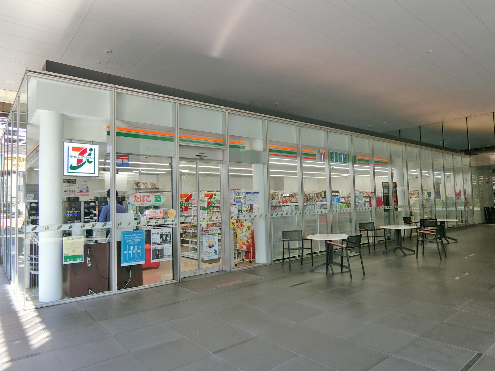斜め向かいのセブンイレブン銀座一丁目店