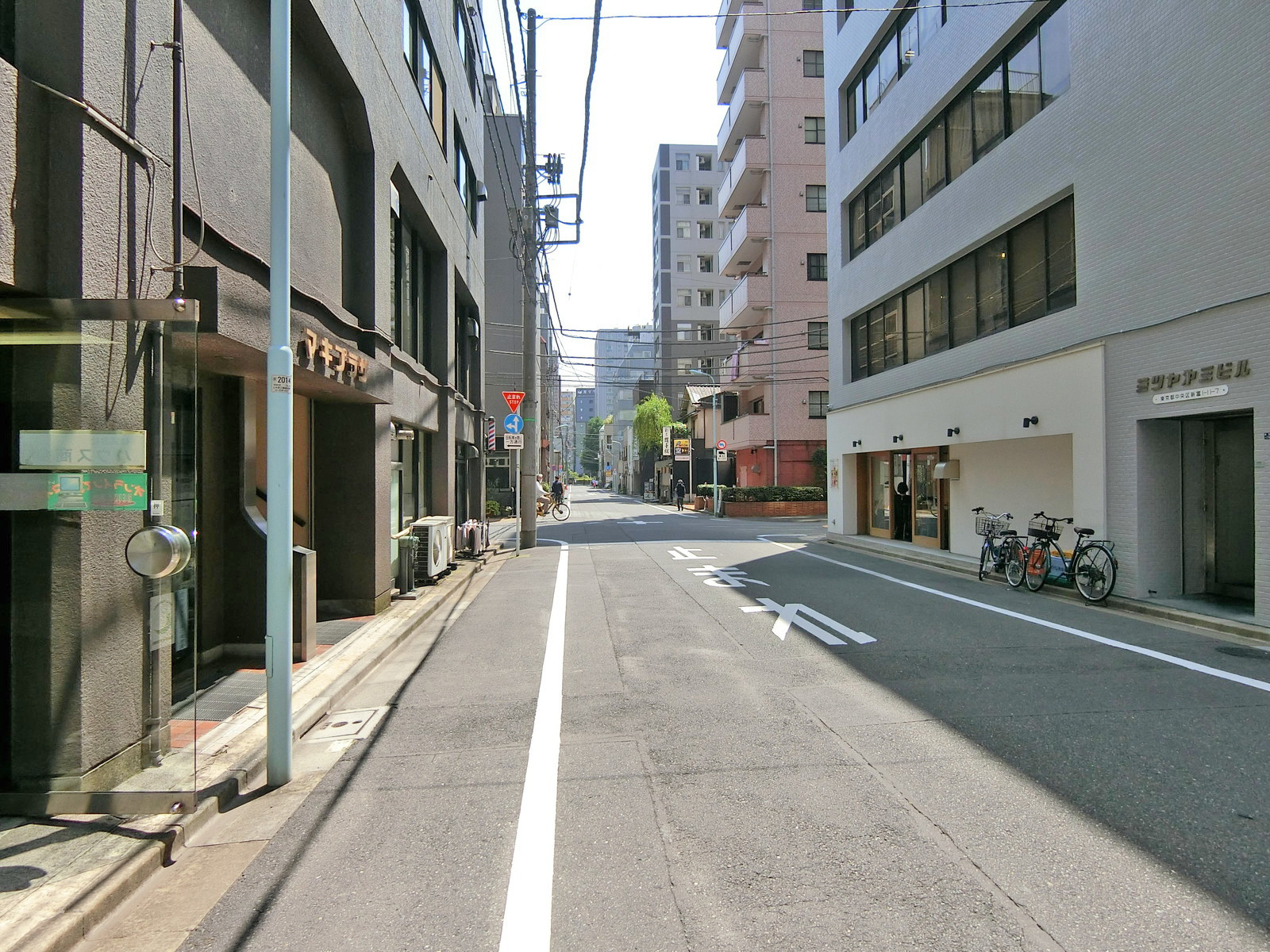マキプラザ前面の通り