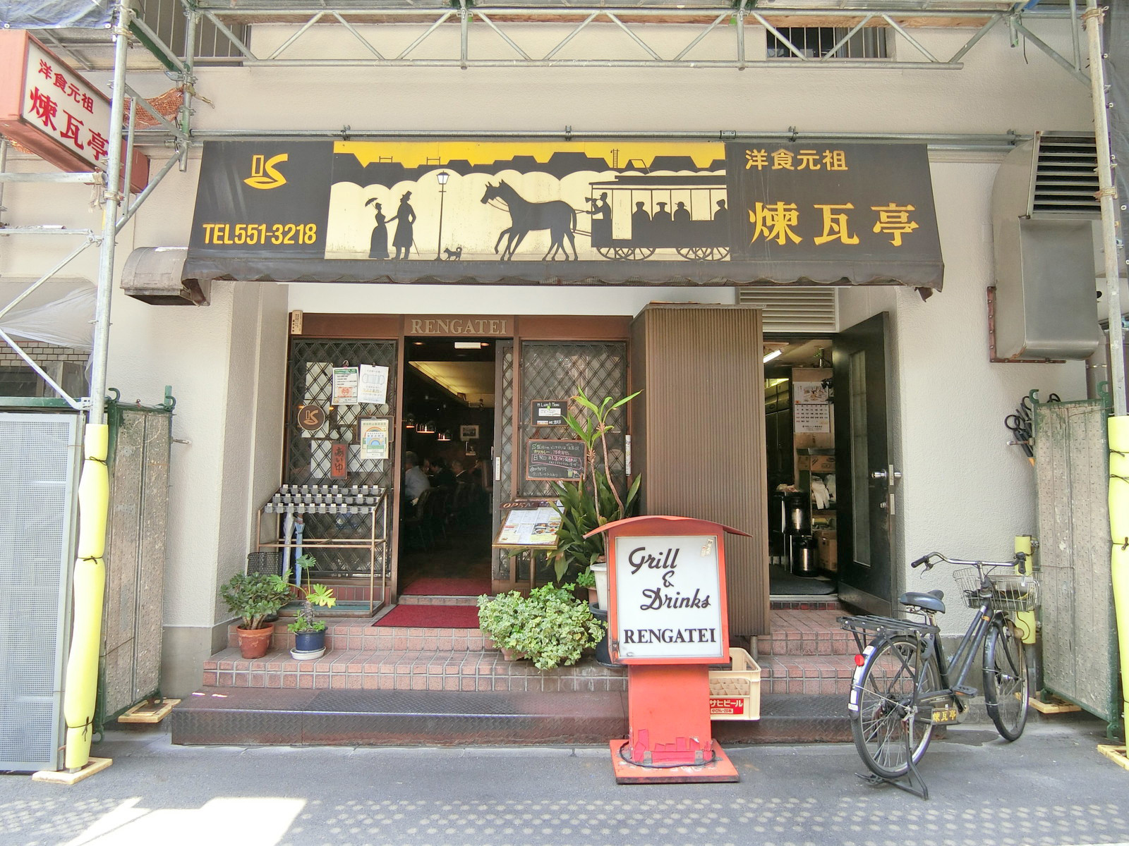 徒歩2分のレストラン「煉瓦亭」新富本店