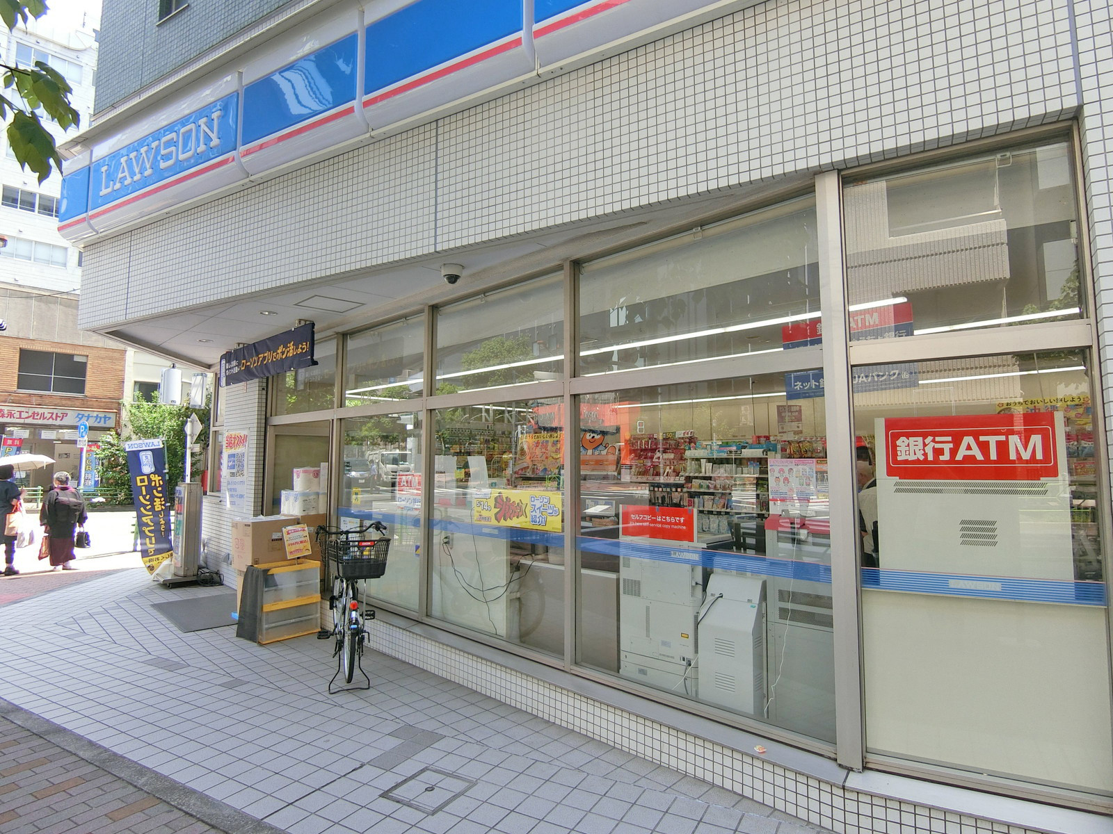 徒歩1分のローソン新富一丁目店