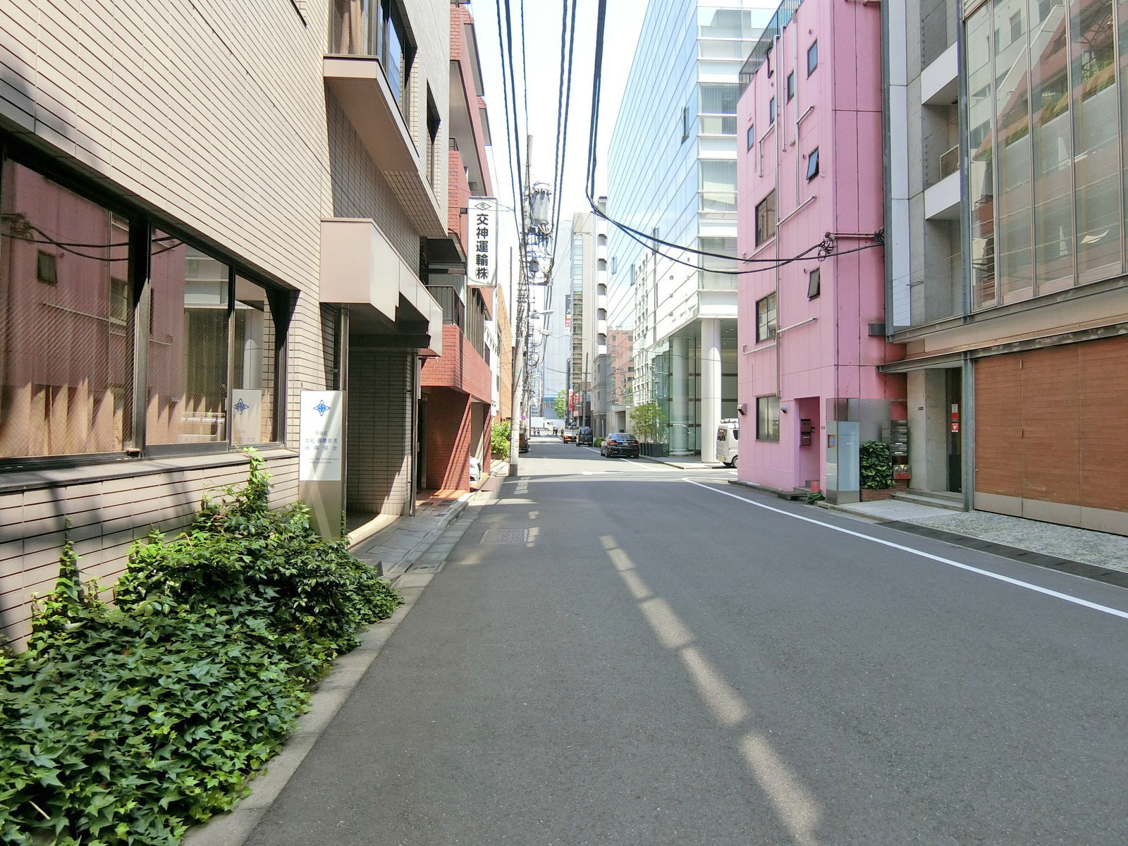 新富TTビル前面の通り