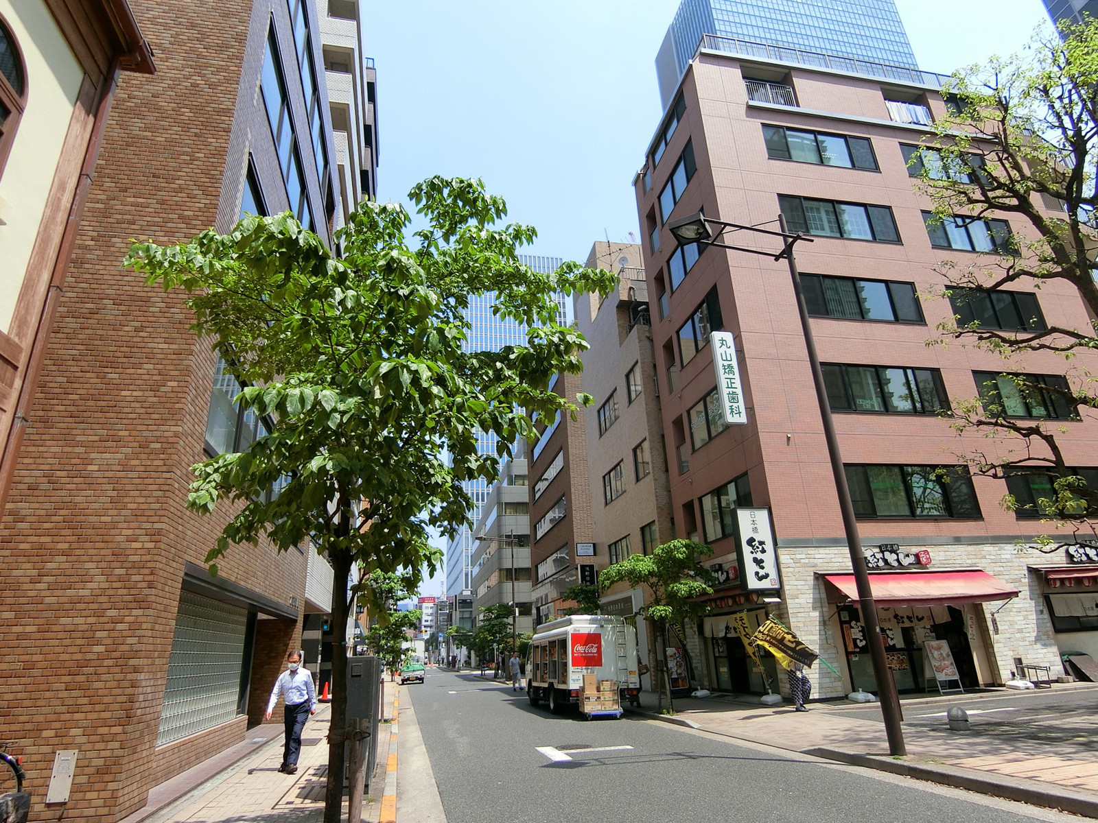 ユーワビル前面の通り