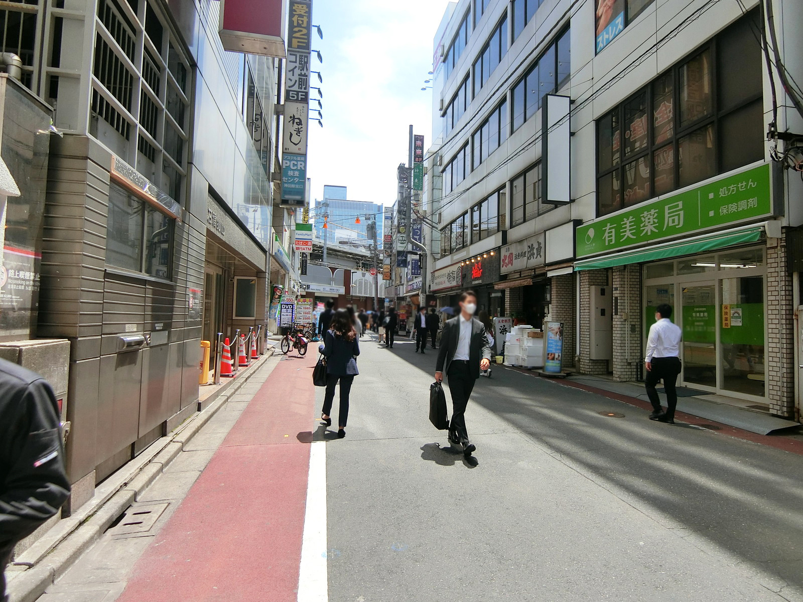 小鍛冶ビル前面の通り