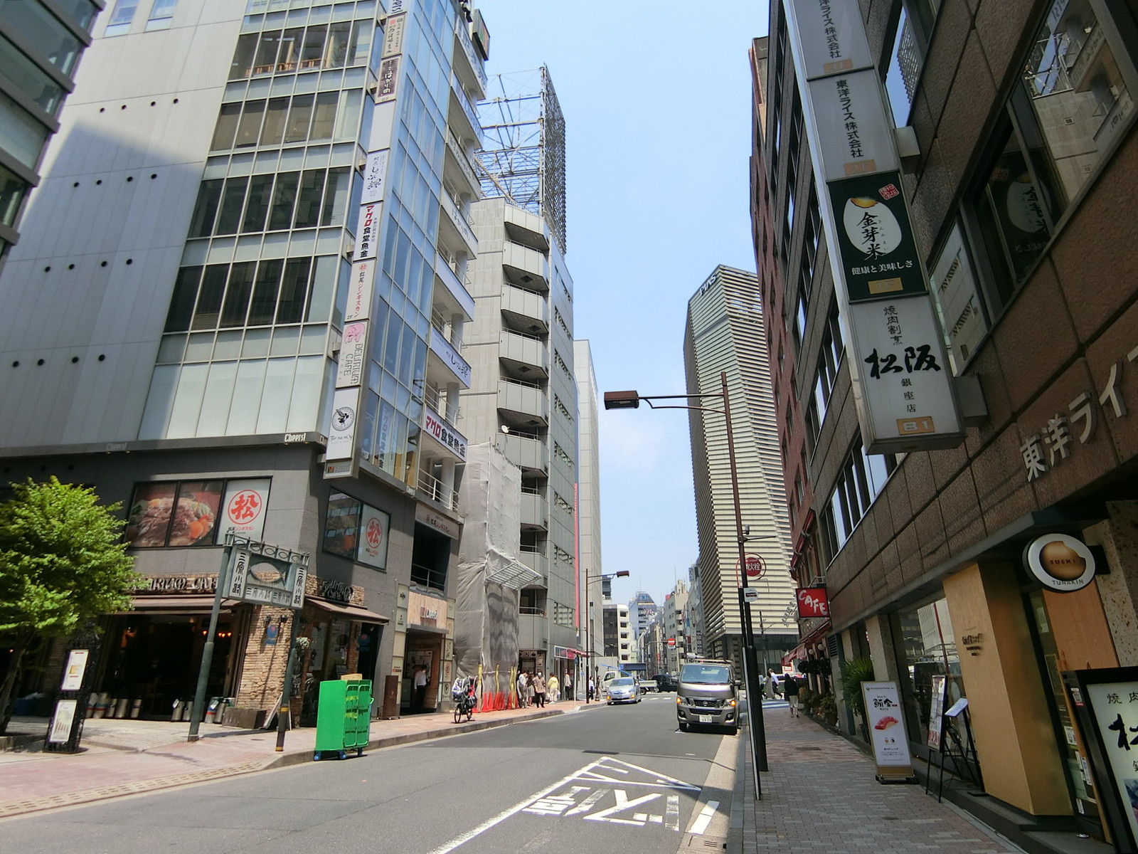 東洋ライスビル前面の通り