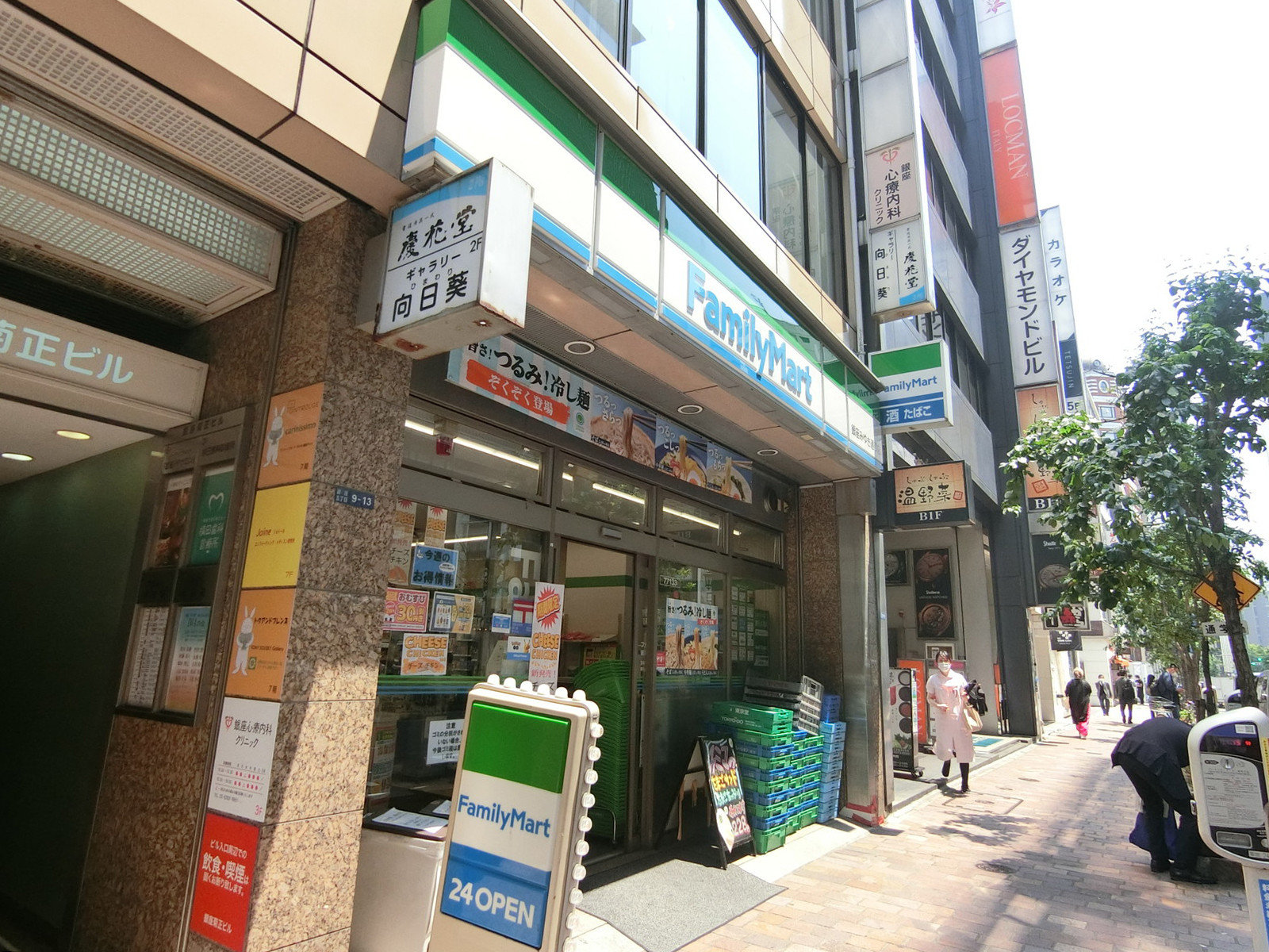 徒歩2分のファミリーマート
