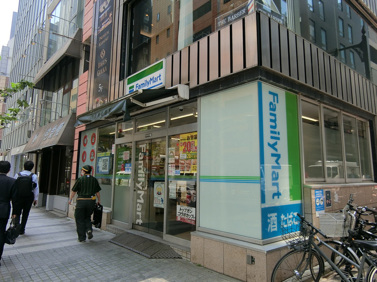 徒歩1分のファミリーマート