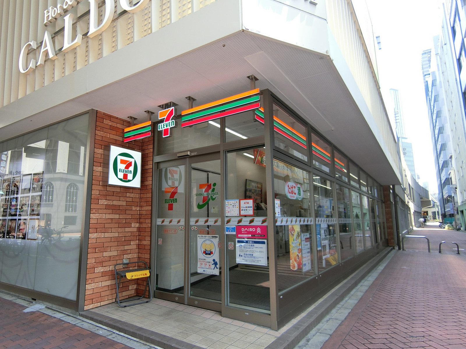 徒歩2分のセブンイレブン
