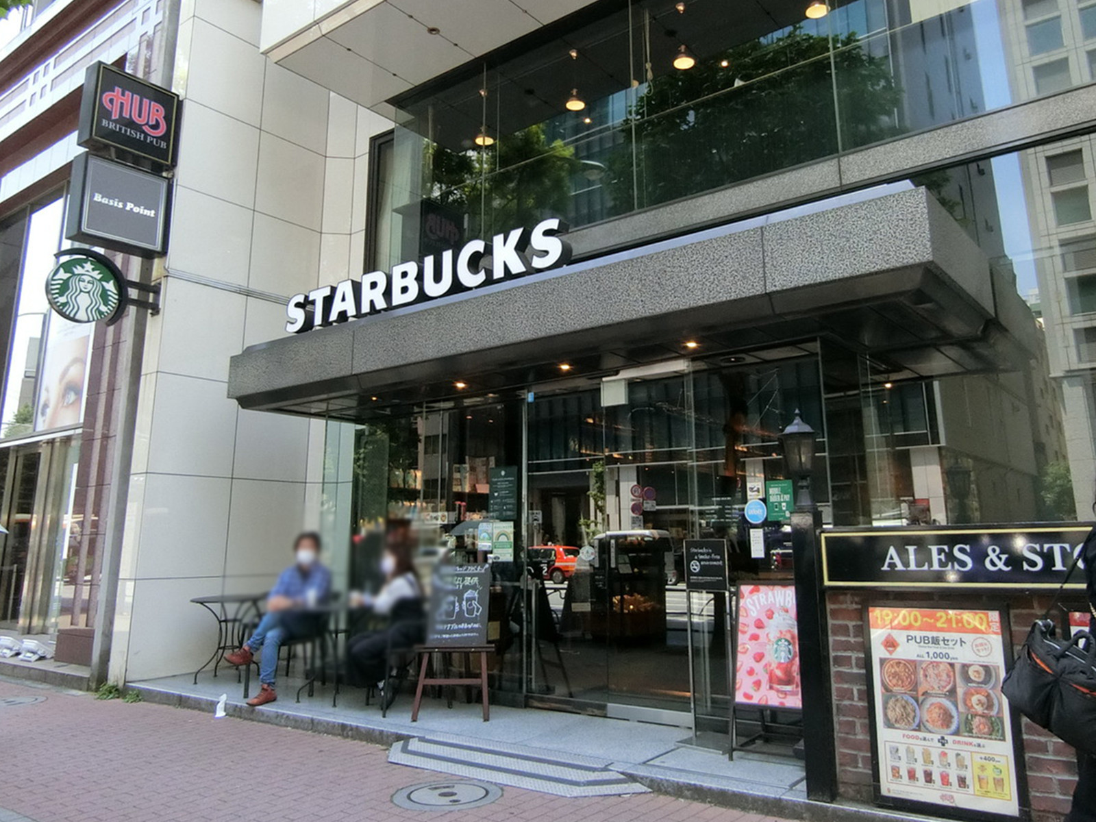 徒歩1分のスターバックスコーヒー