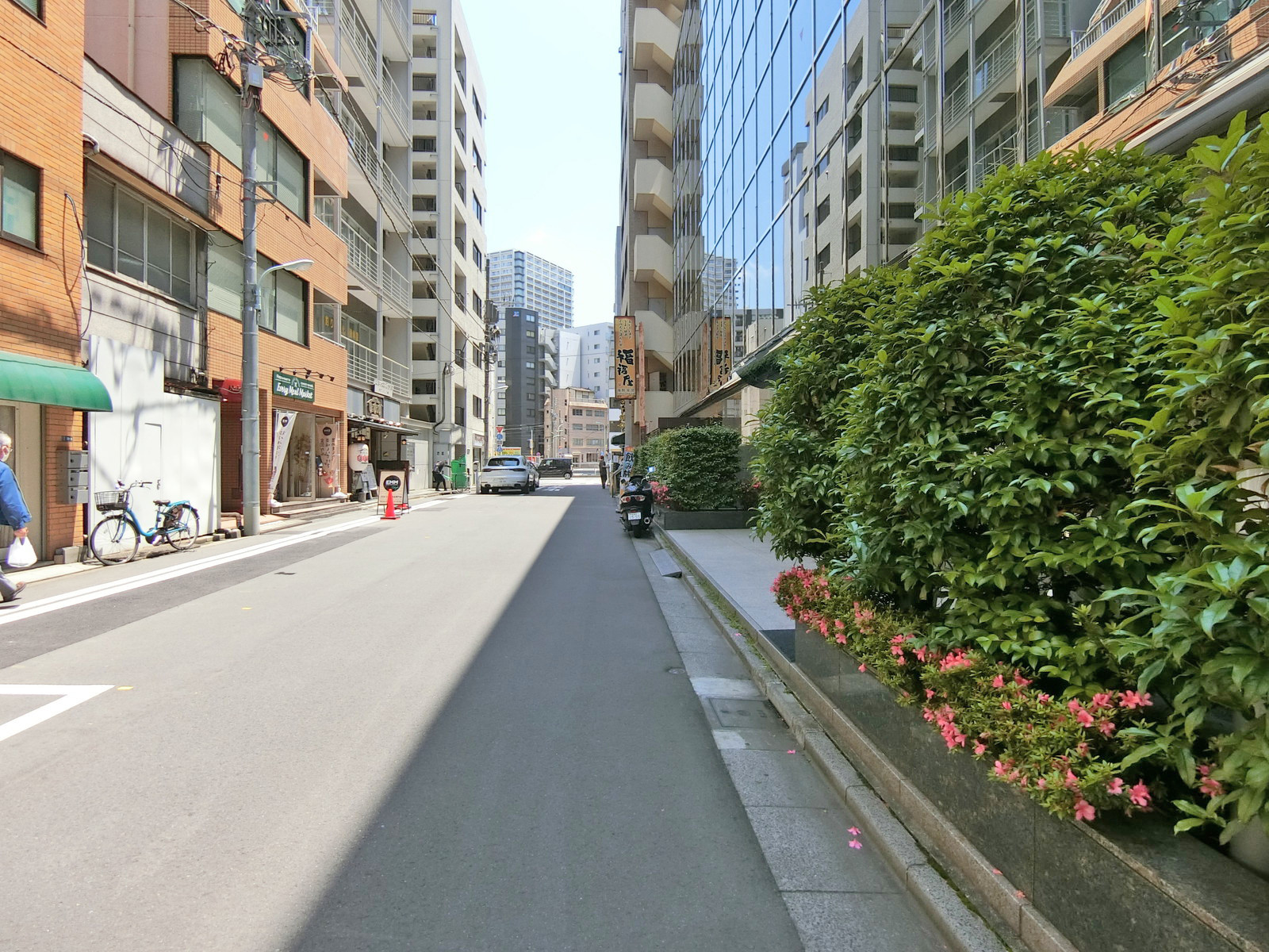 京橋白木屋ビル前面の通り