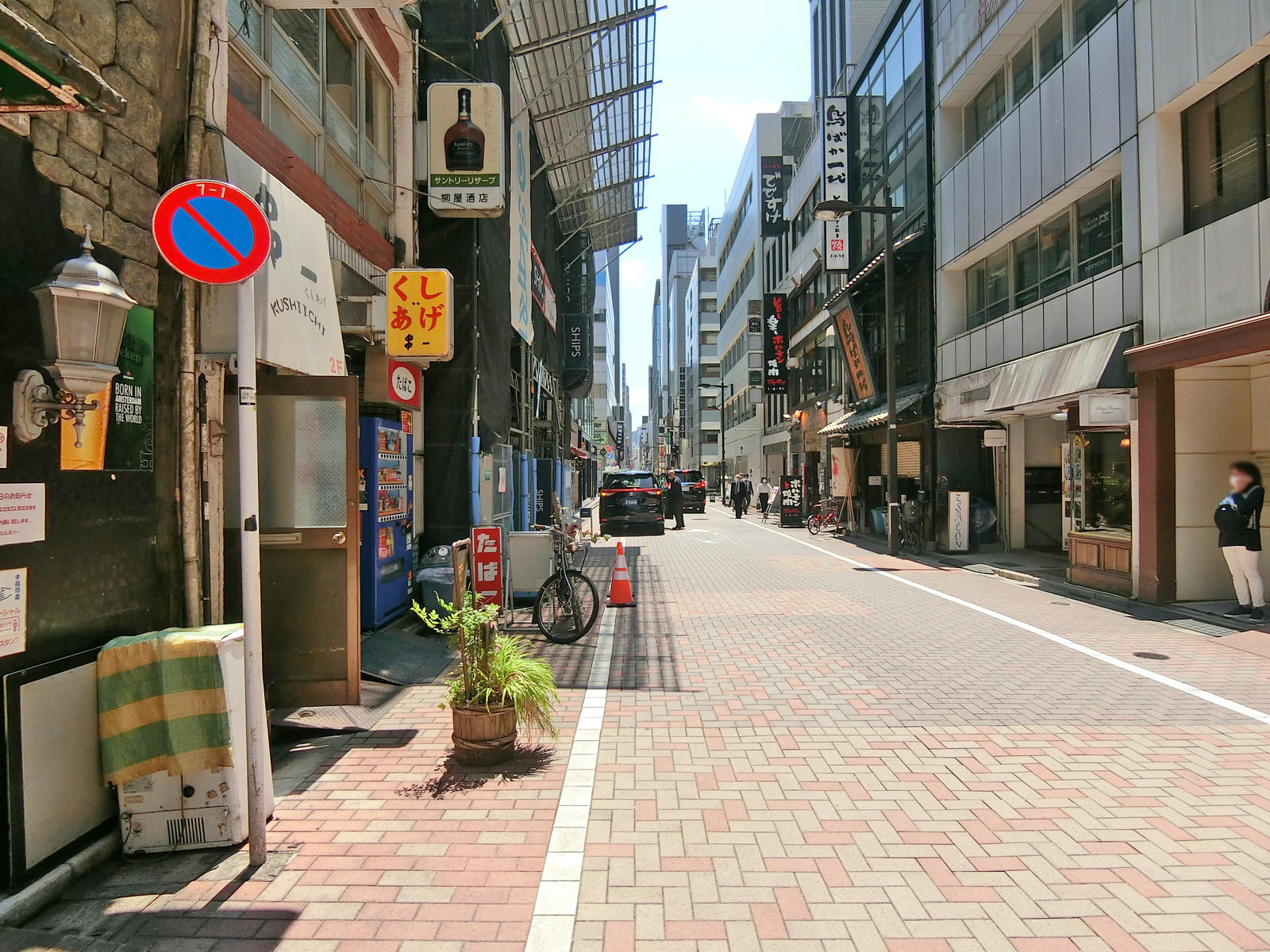 銀座サニービル前面の通り