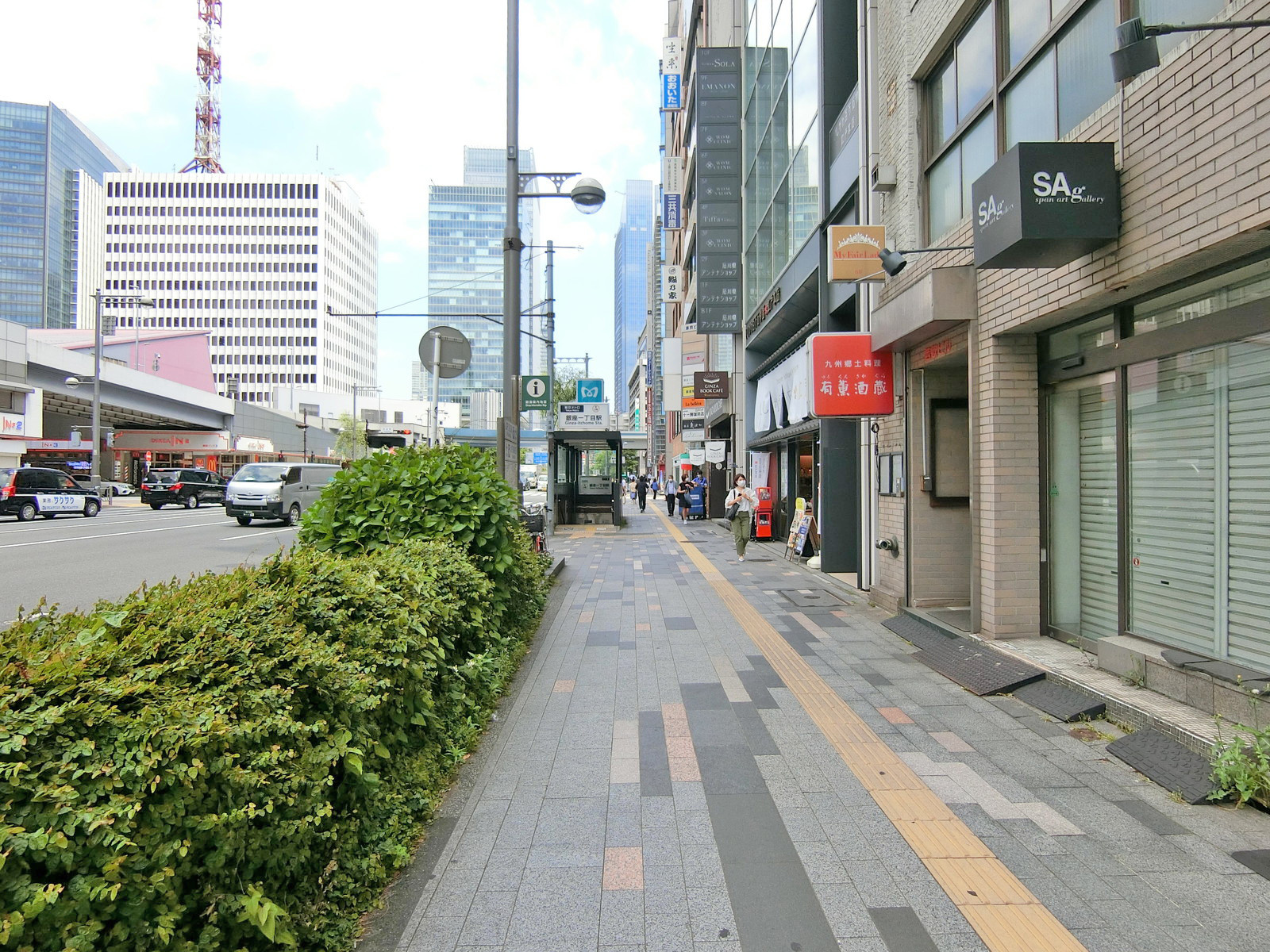龍保険ビル前面の通り