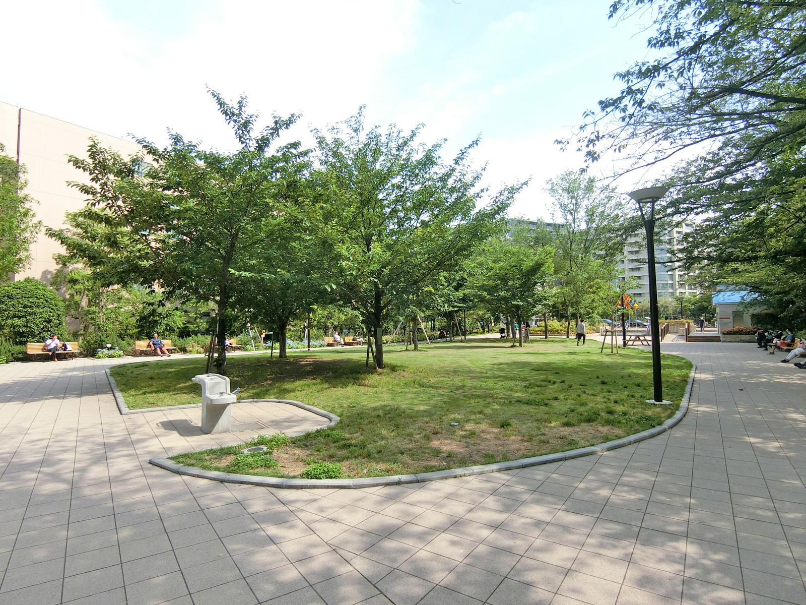 徒歩1分の築地川公園