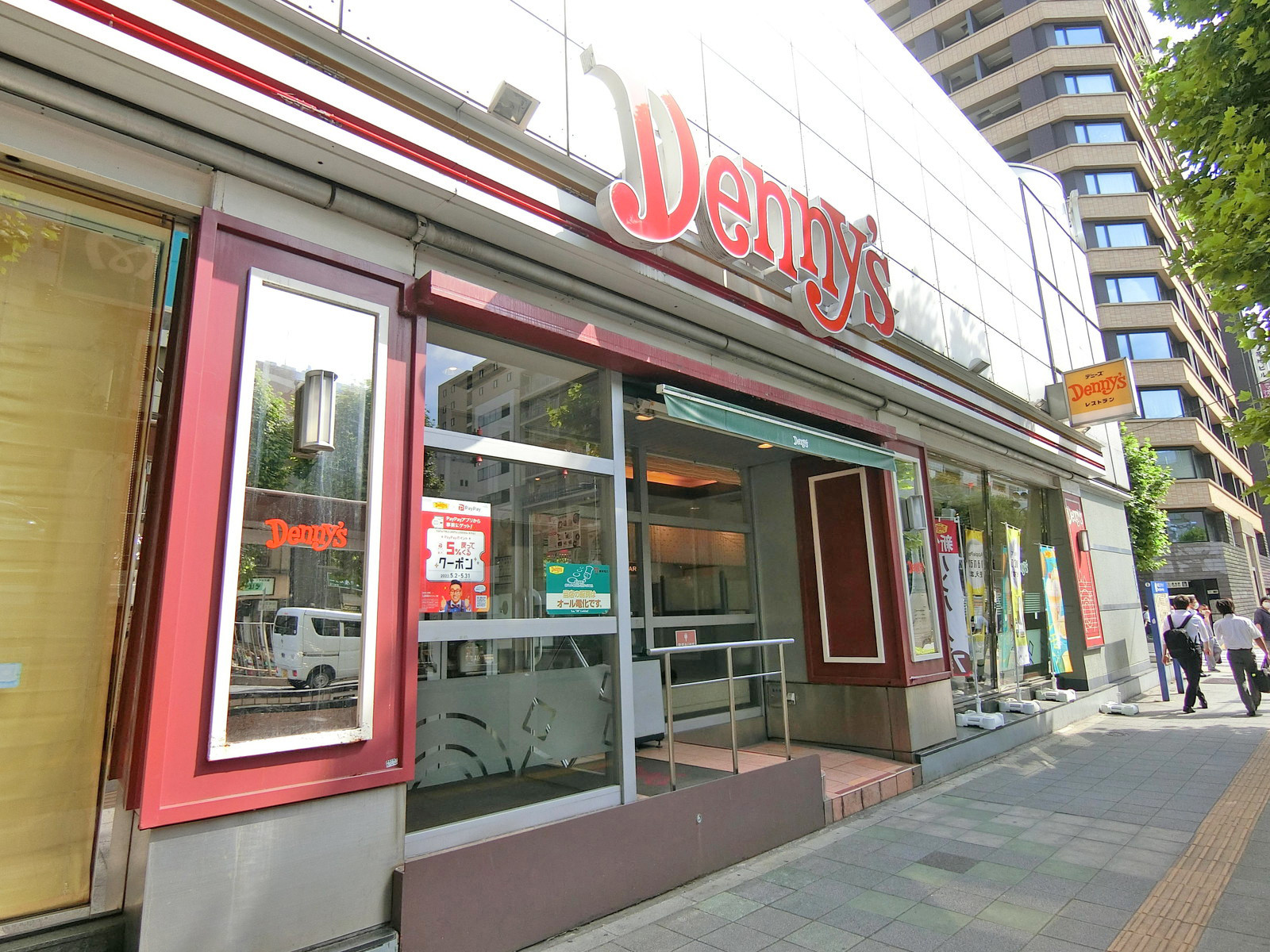 徒歩1分のデニーズ築地店