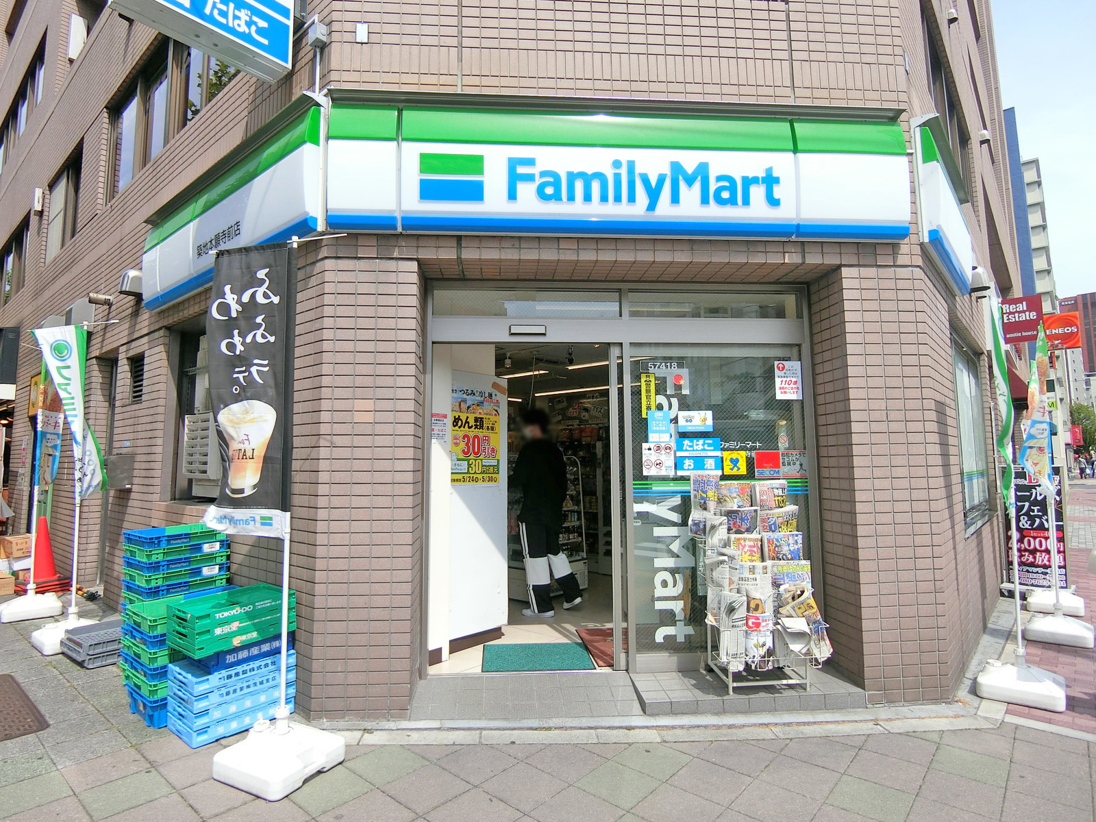徒歩3分のファミリーマート