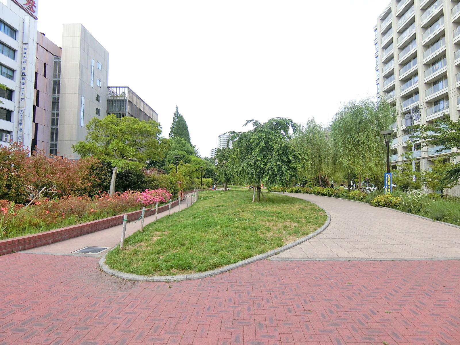 徒歩2分の築地川公園