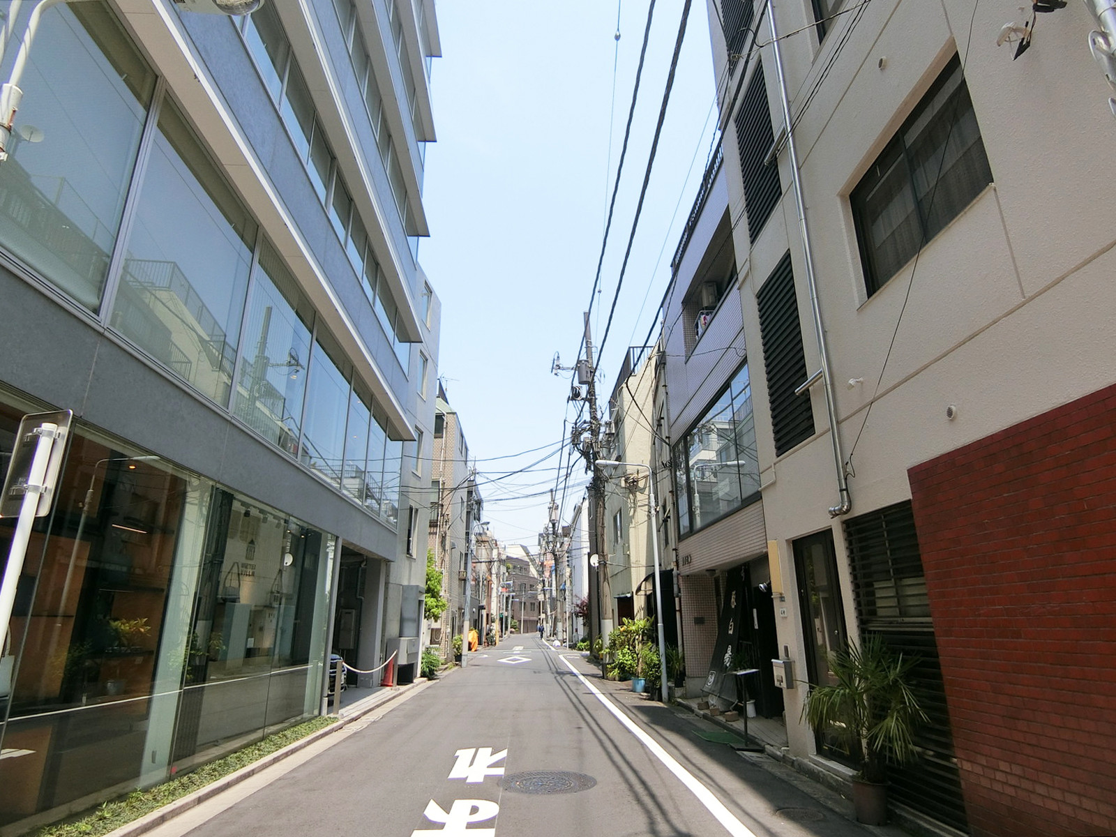 周辺はオフィス街