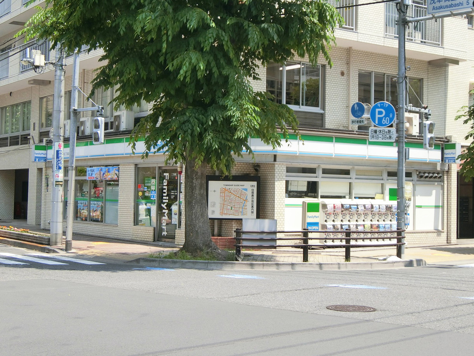近くのファミリーマート 浅草橋二丁目店