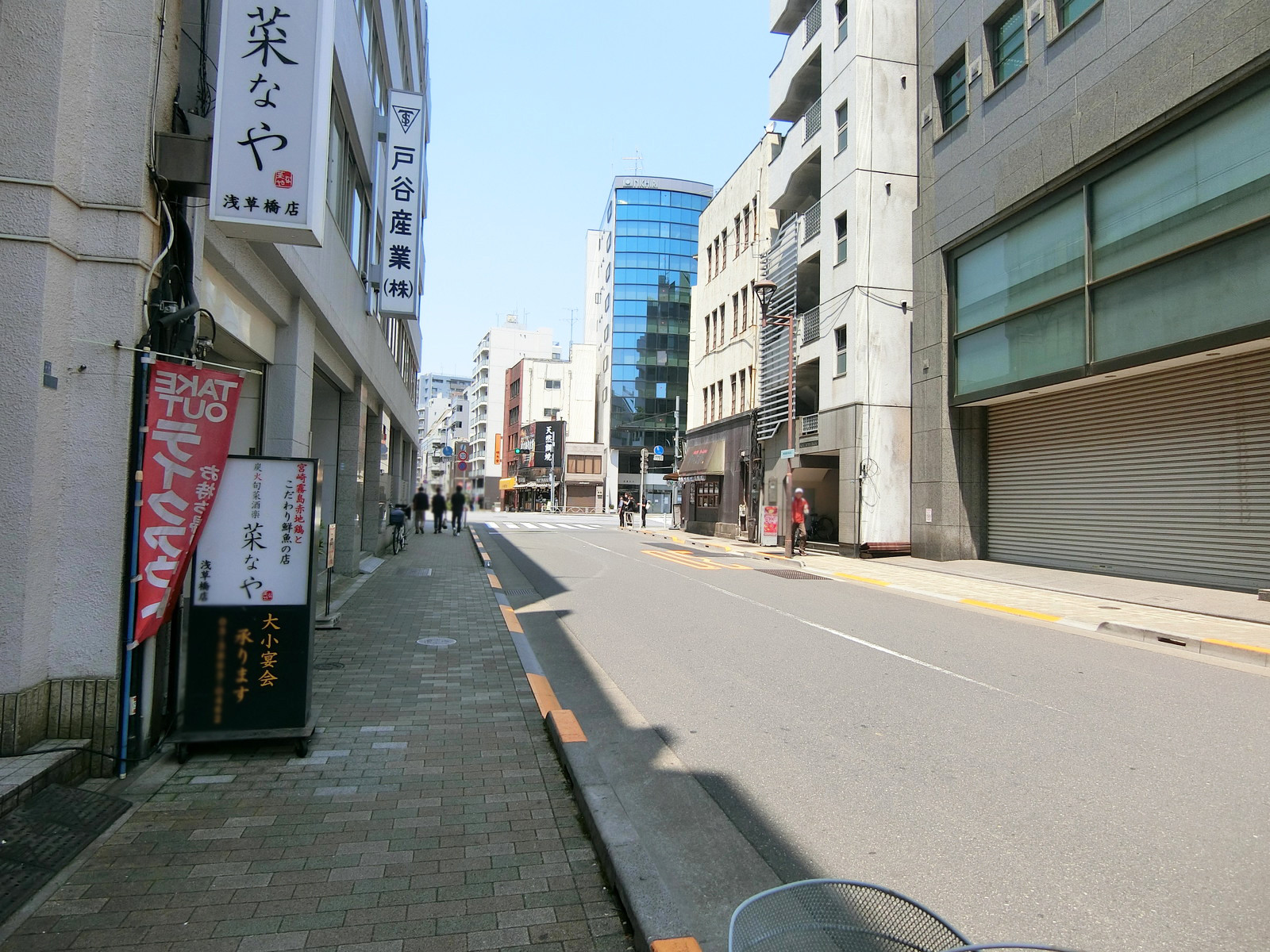 TOWAビル前面の柳橋篠塚通り