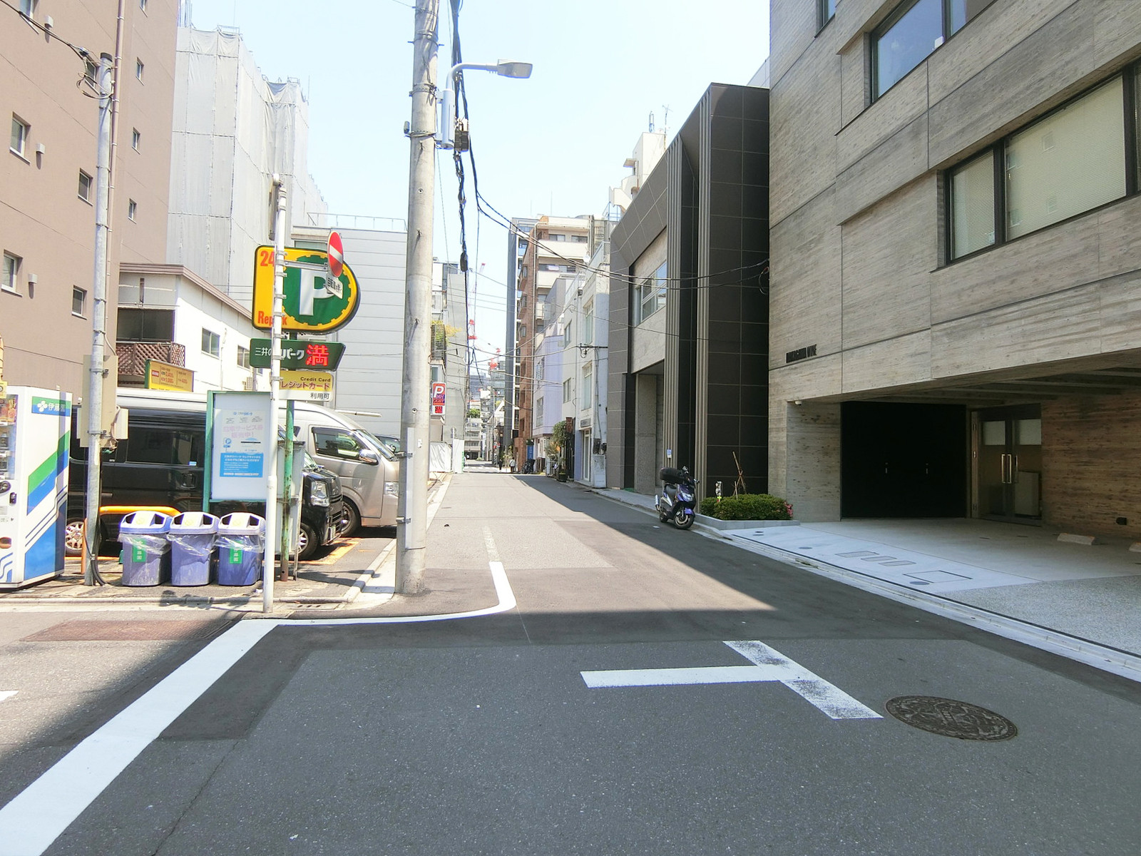 中川ワイン新社屋ビル前面の通り