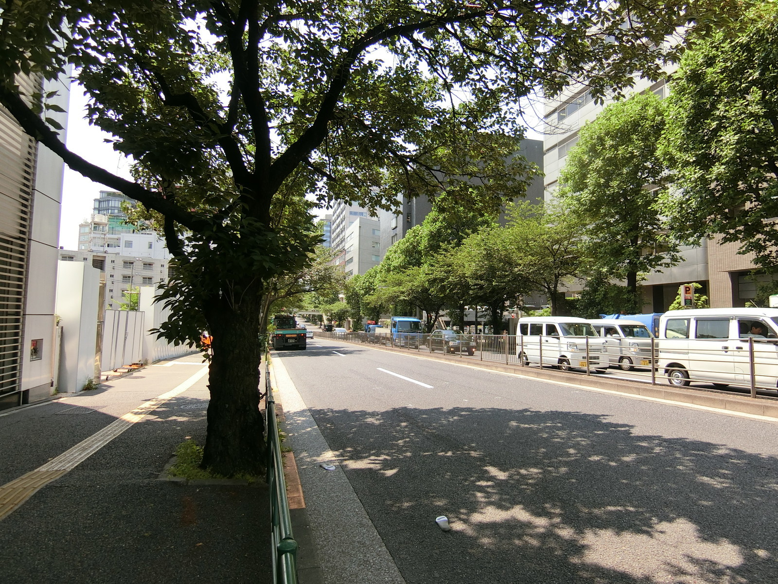 エース九段ビル前面の通り