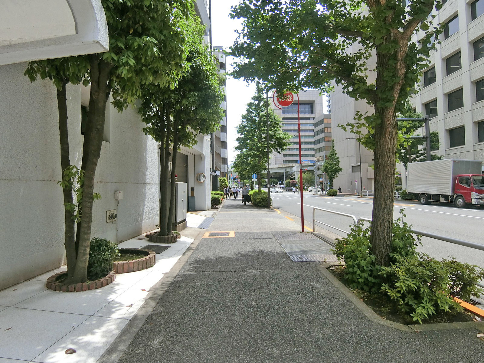 竹橋安田ビル前面の通り