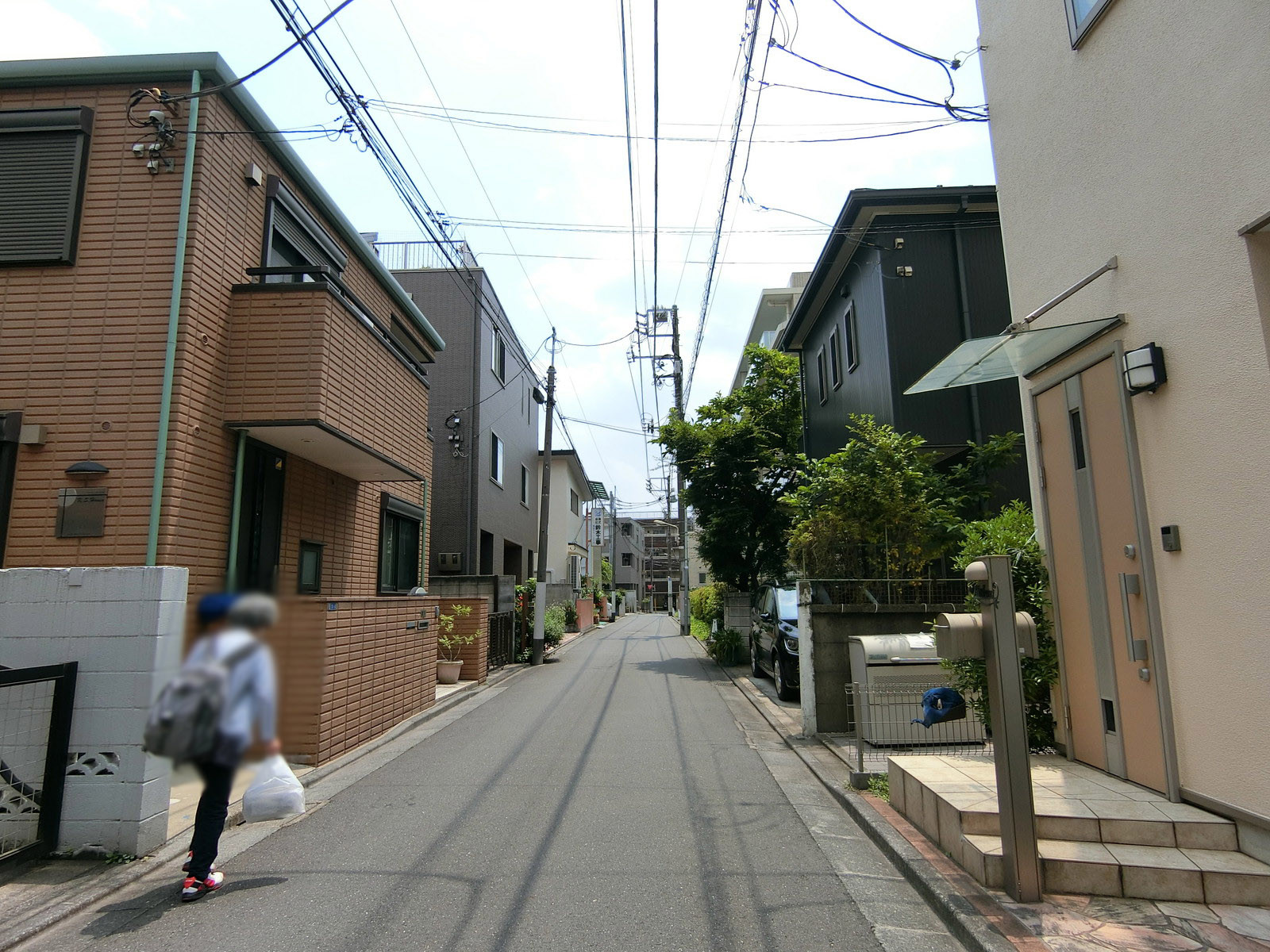 周辺は落ち着いた住宅エリア