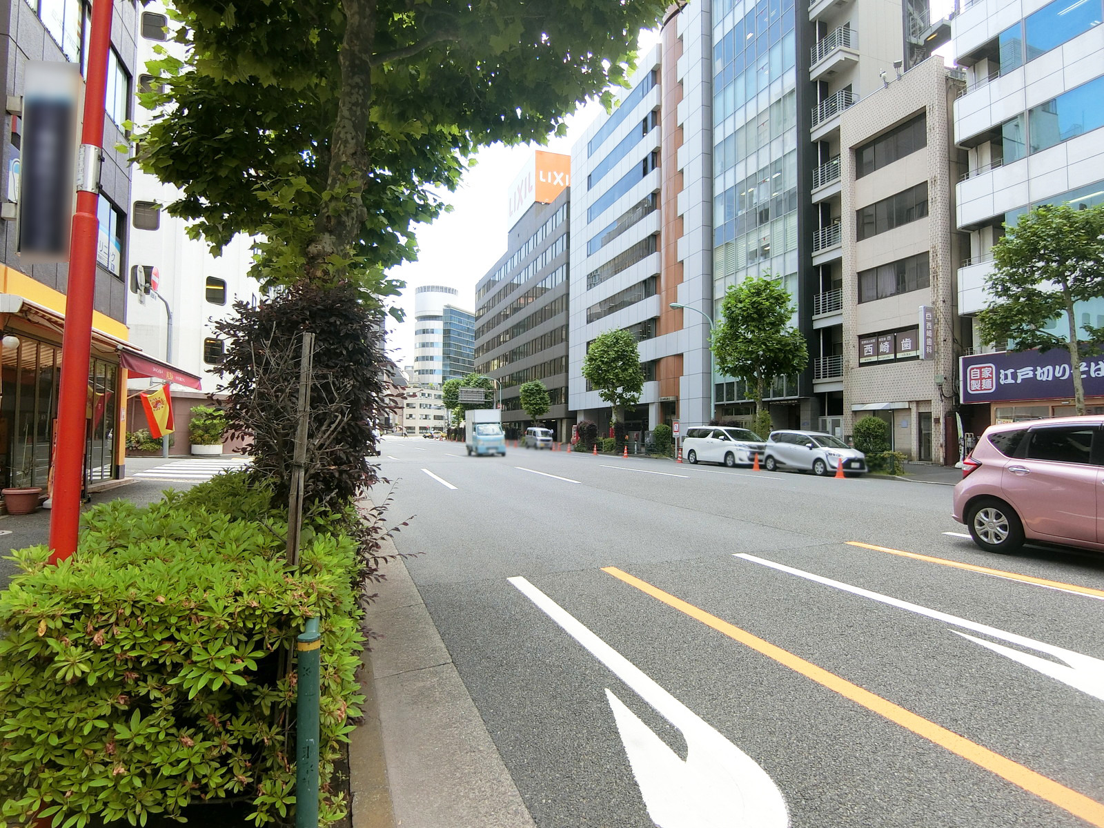東京堂錦町ビル前面の錦町有楽町線