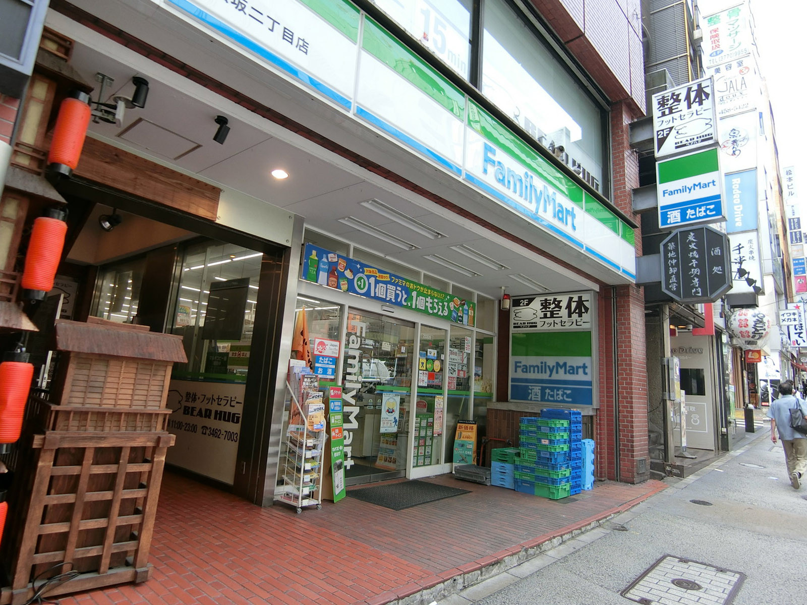 徒歩1分のファミリーマート