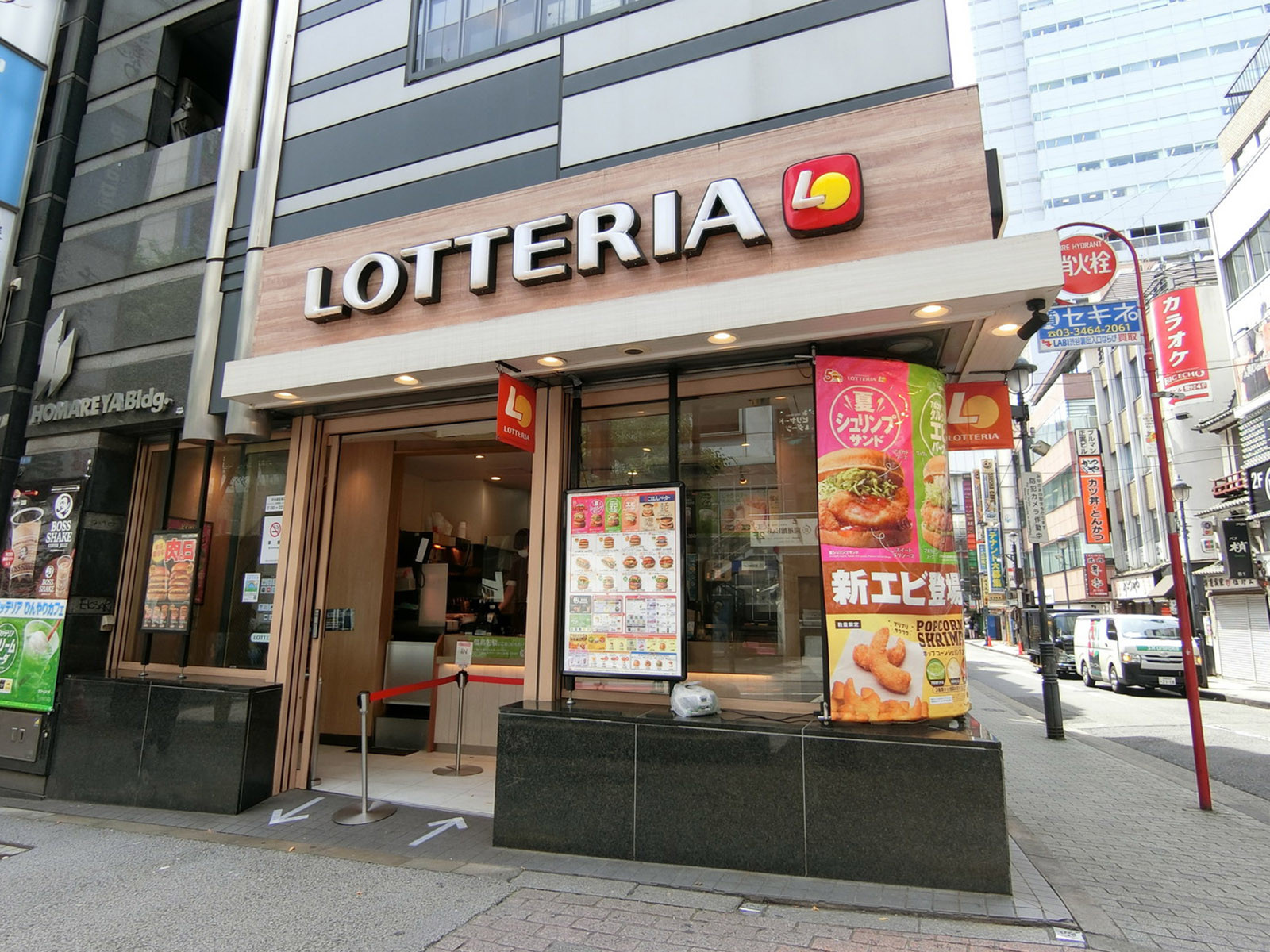 周辺には飲食店が点在