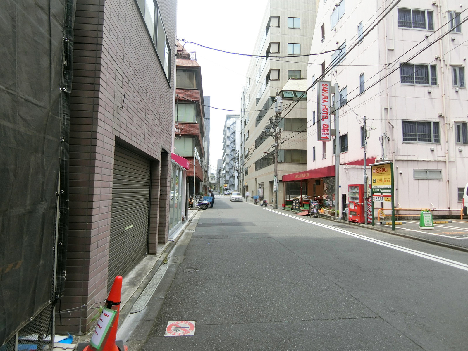 高野ビル前面の通り