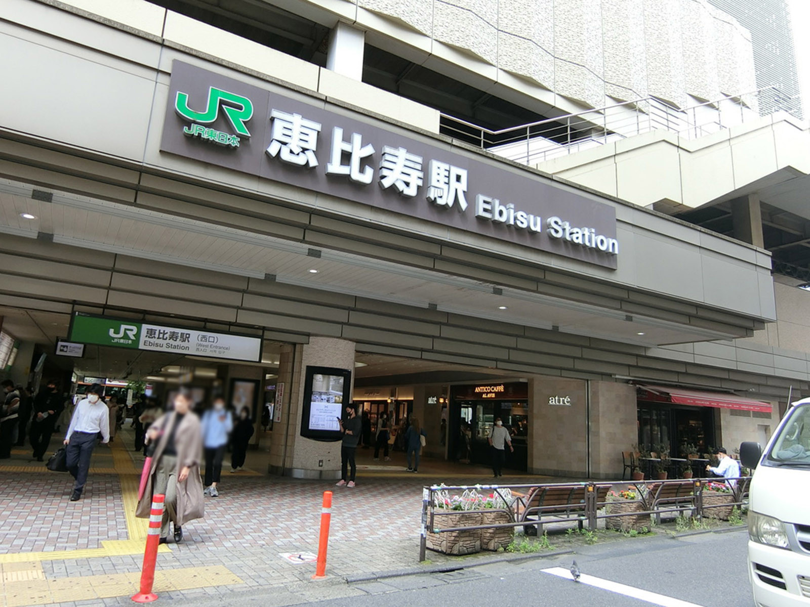 最寄りの「恵比寿駅」