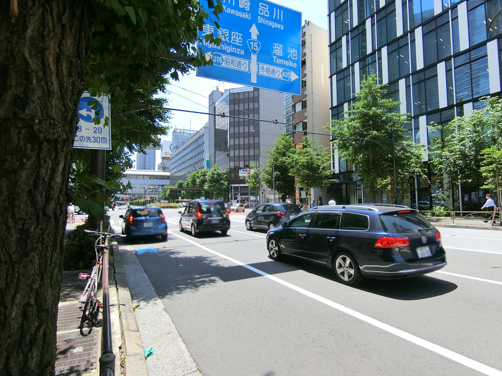 近鉄銀座中央通りビル前面の通り