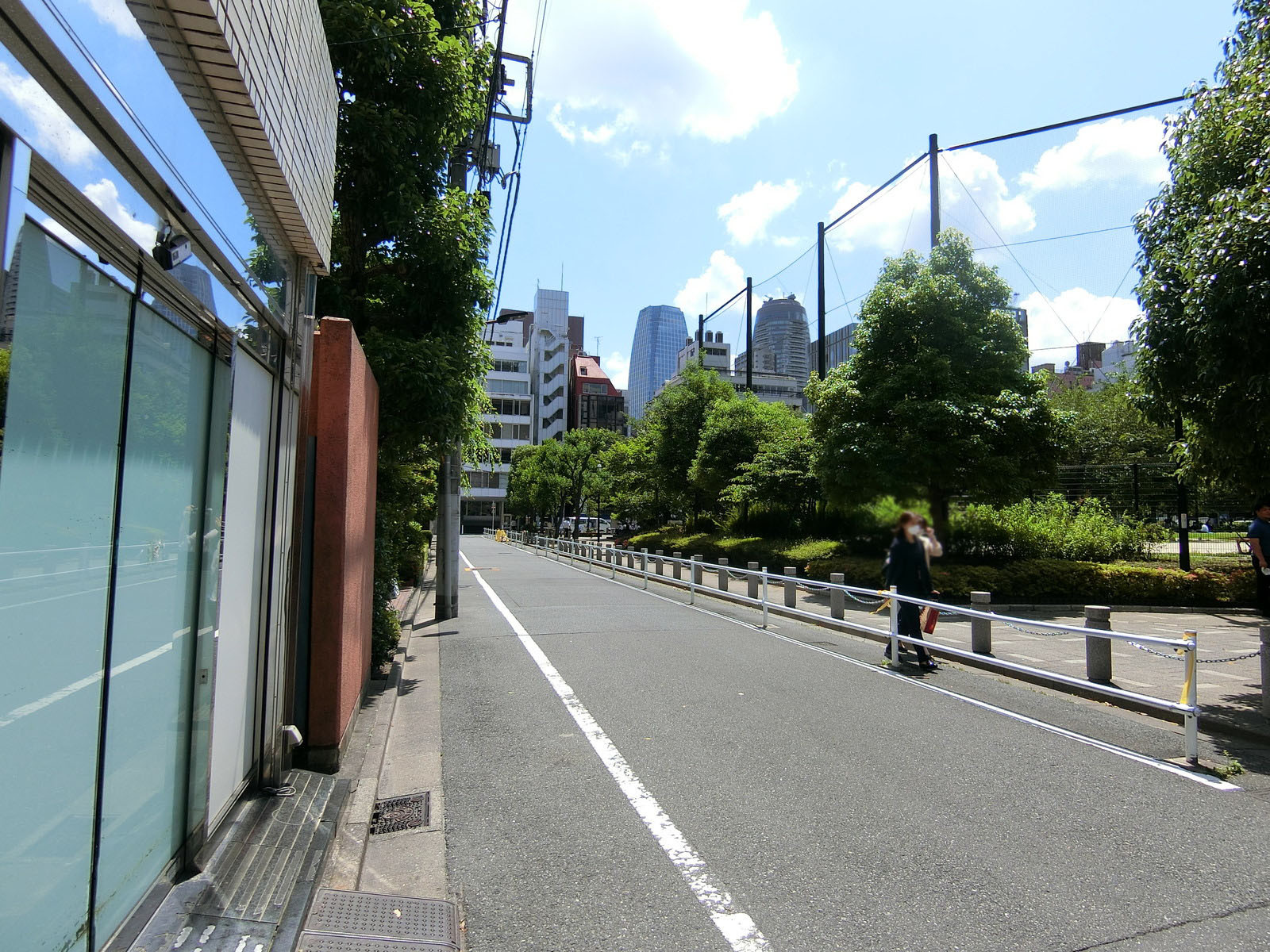 平家ビル前面の通り