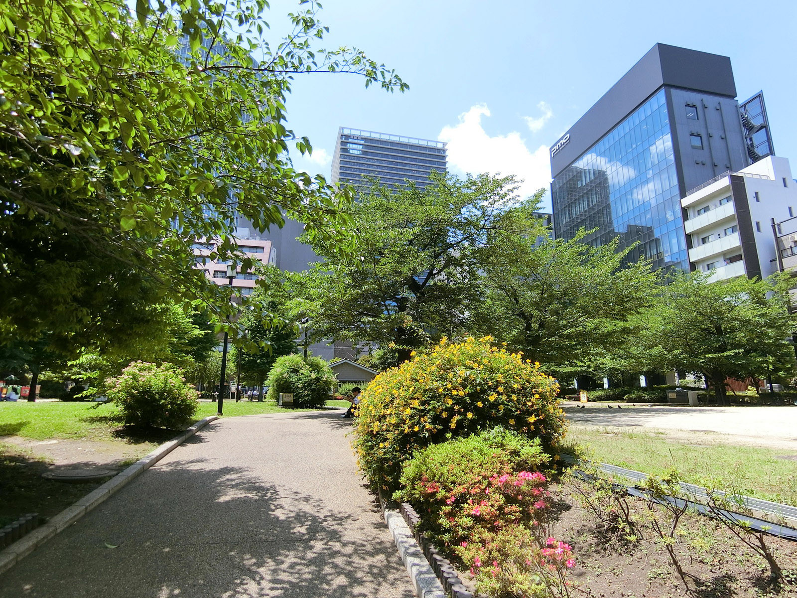 徒歩1分の港区立南桜公園