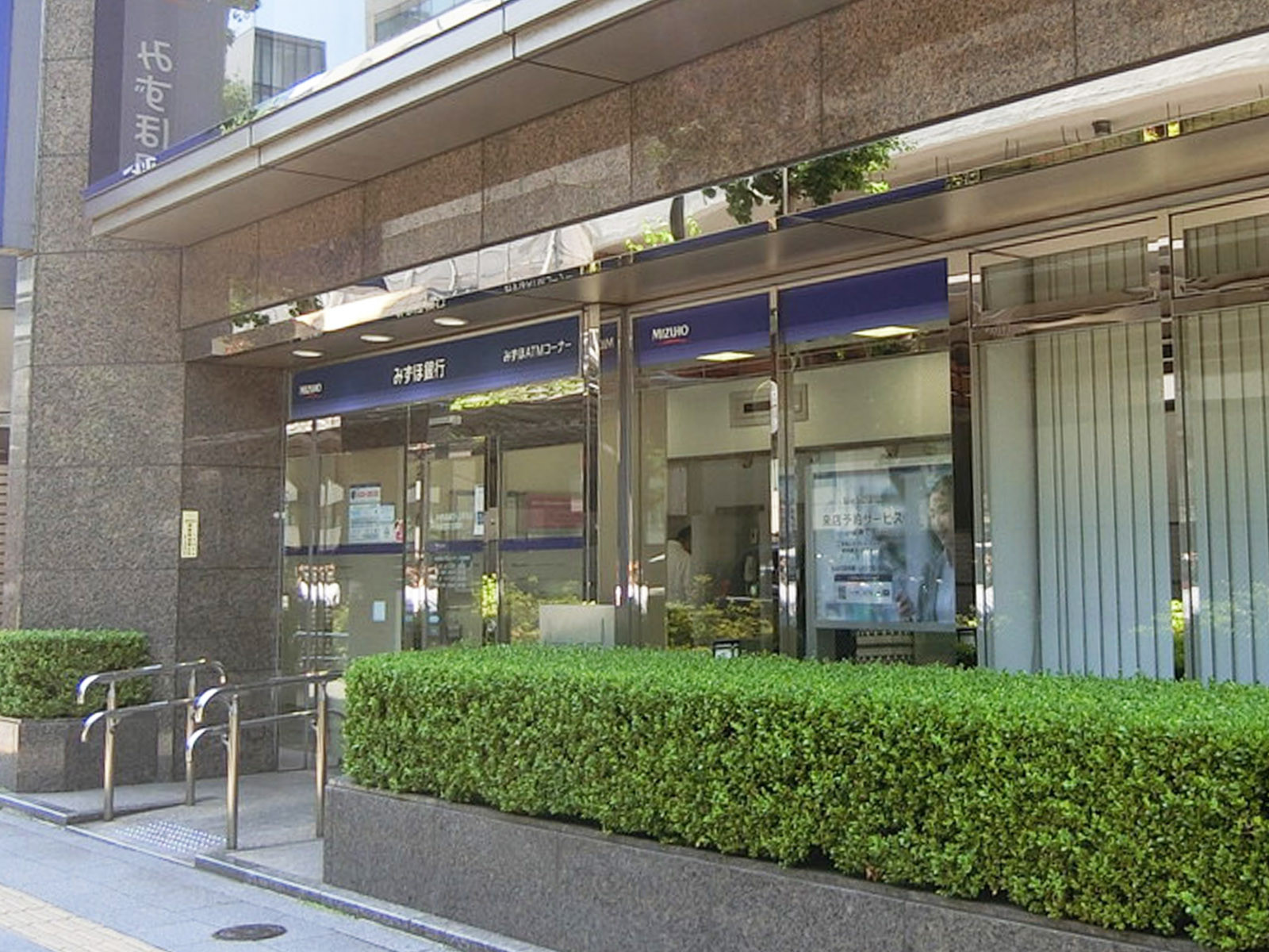 徒歩1分のみずほ銀行 仲御徒町出張所