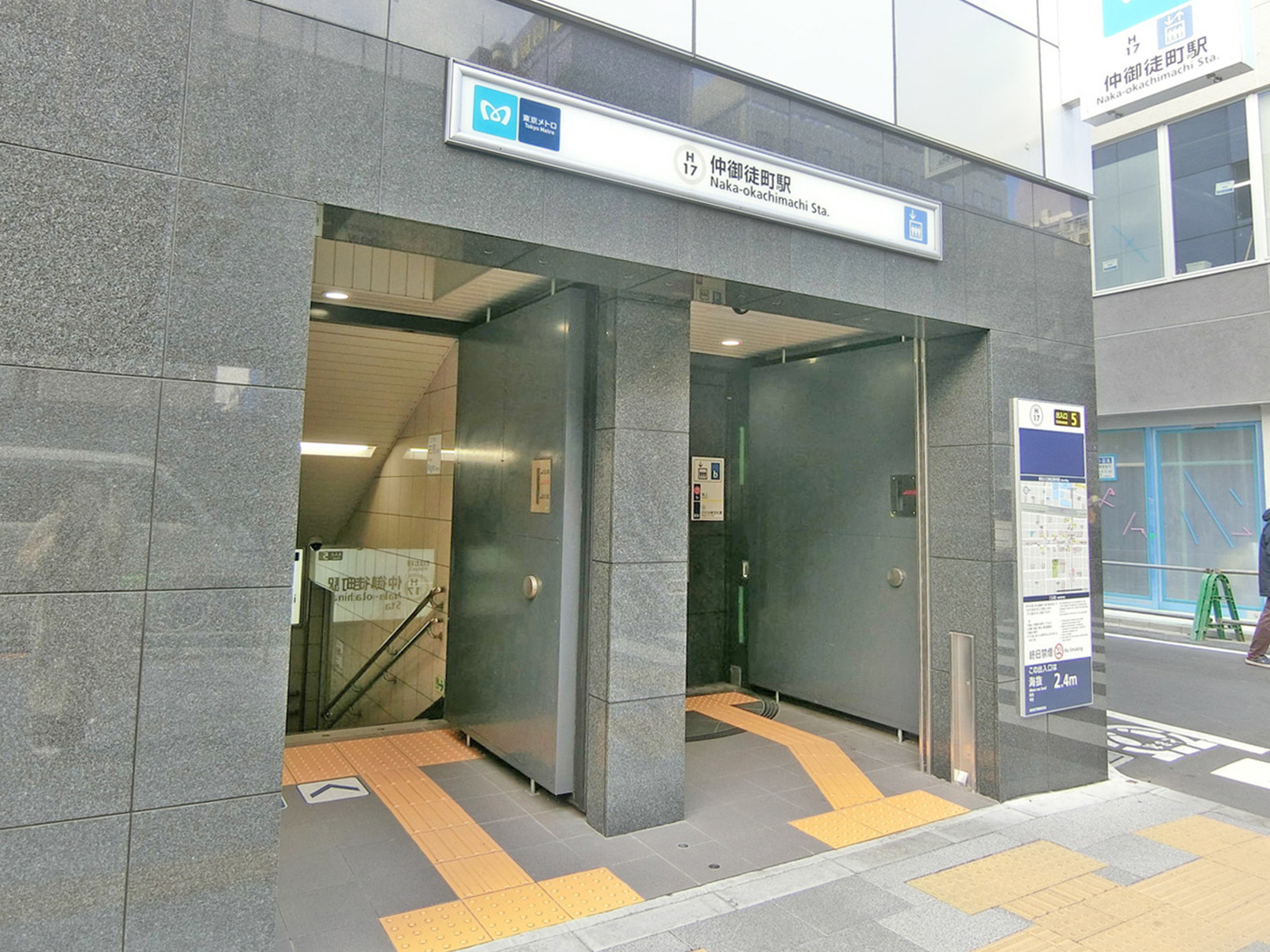 最寄りの「仲御徒町駅」
