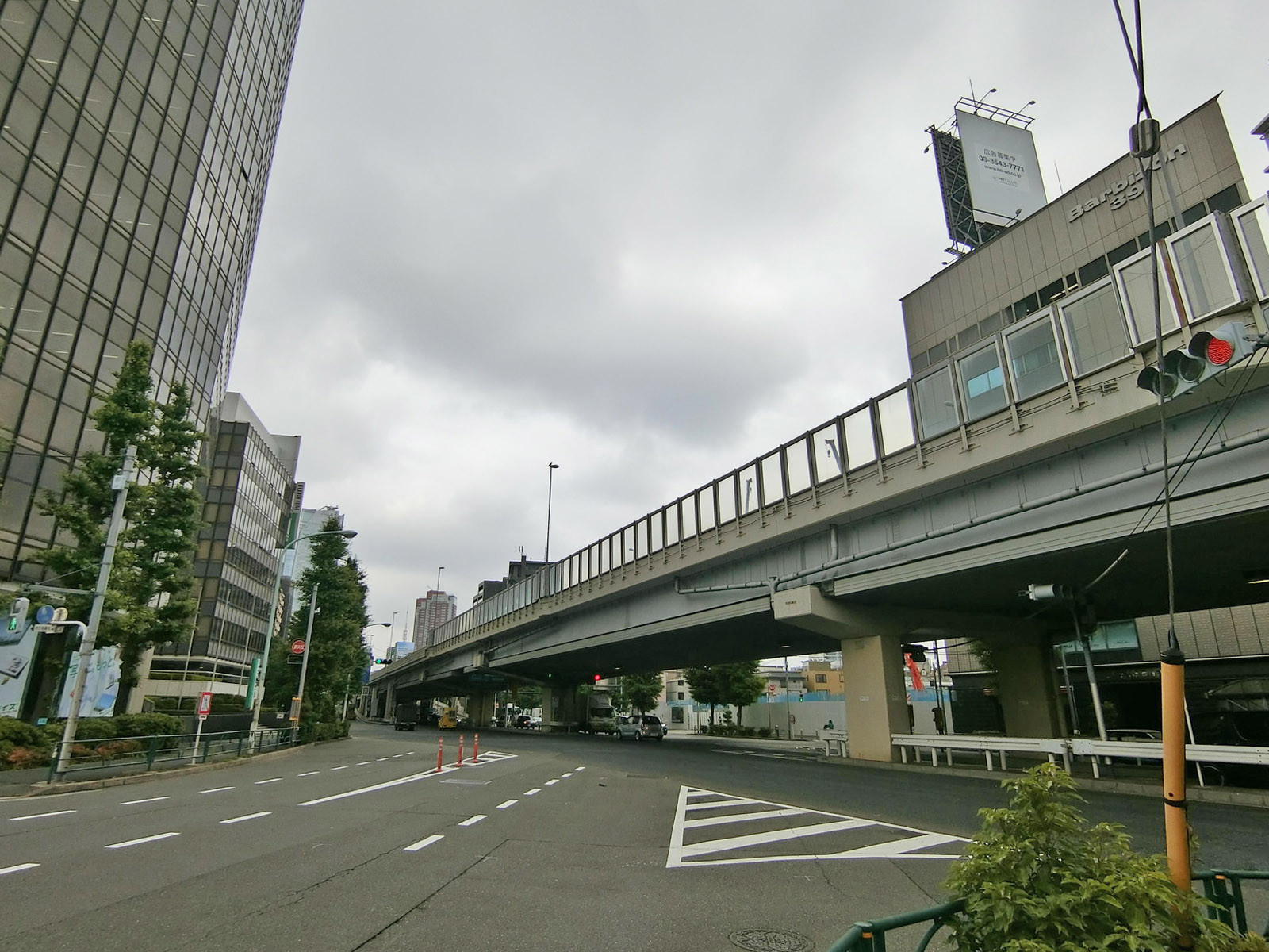 付近の六本木通り