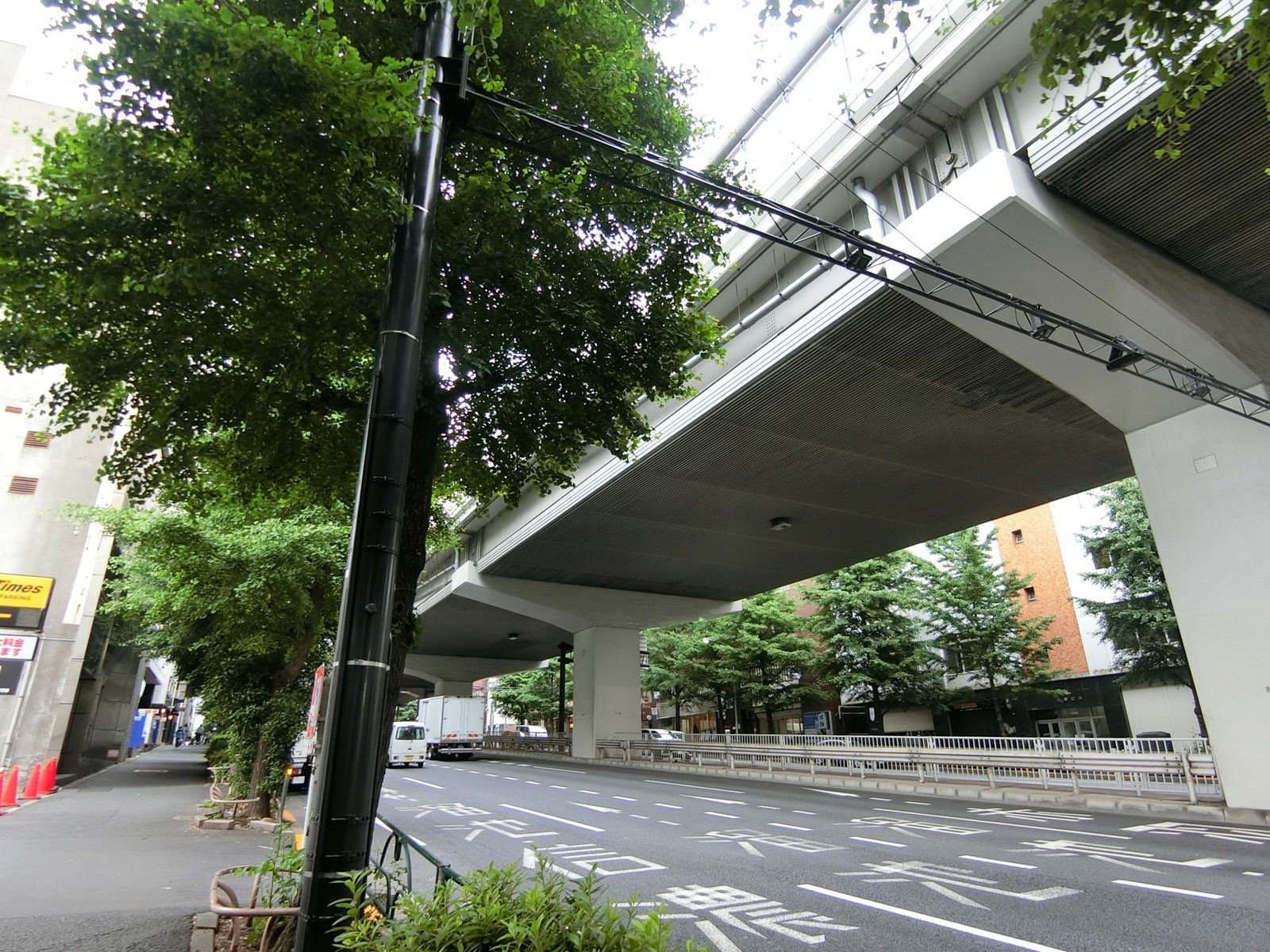 付近の六本木通り