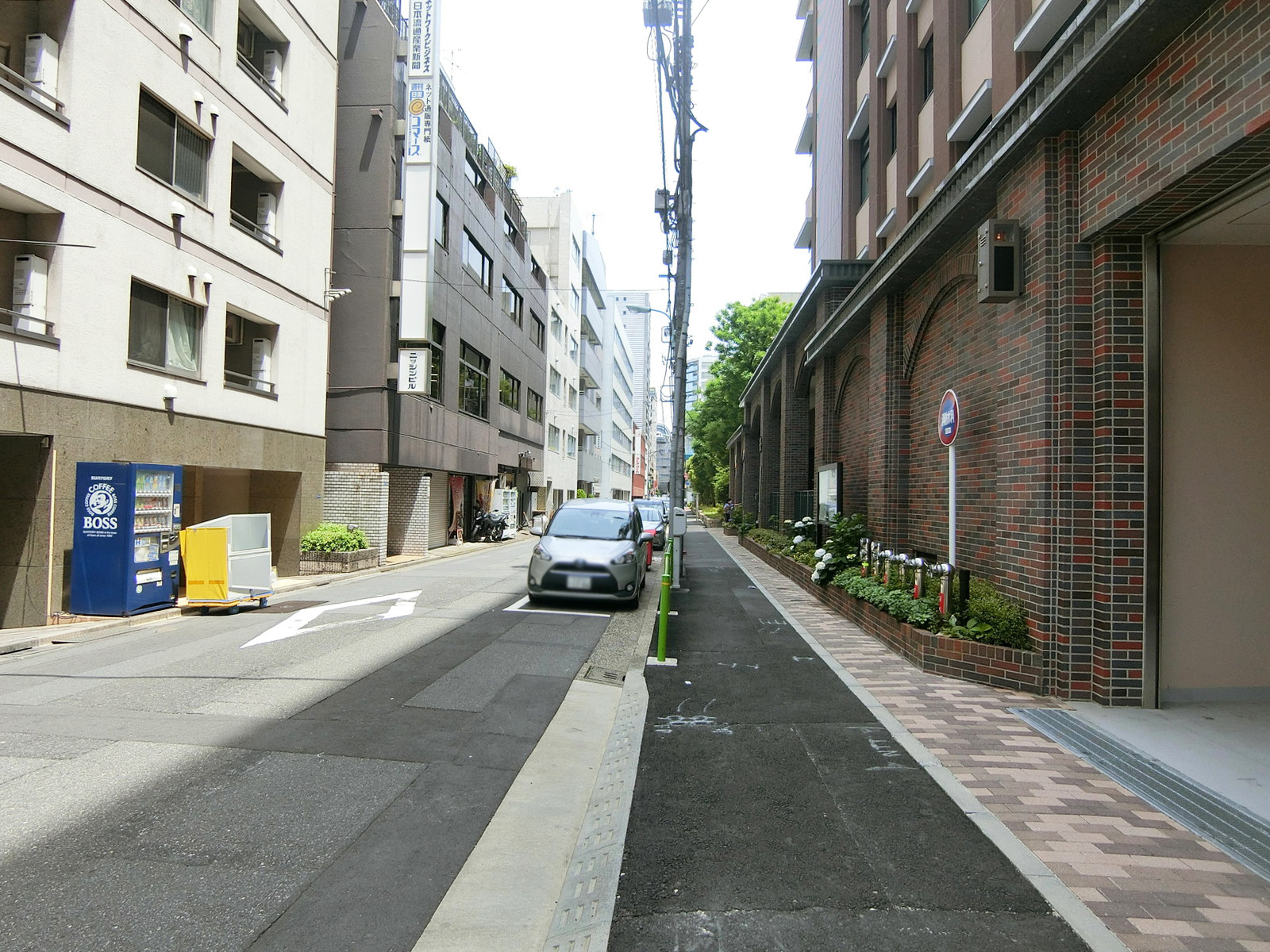 たちばなやビル前面の通り
