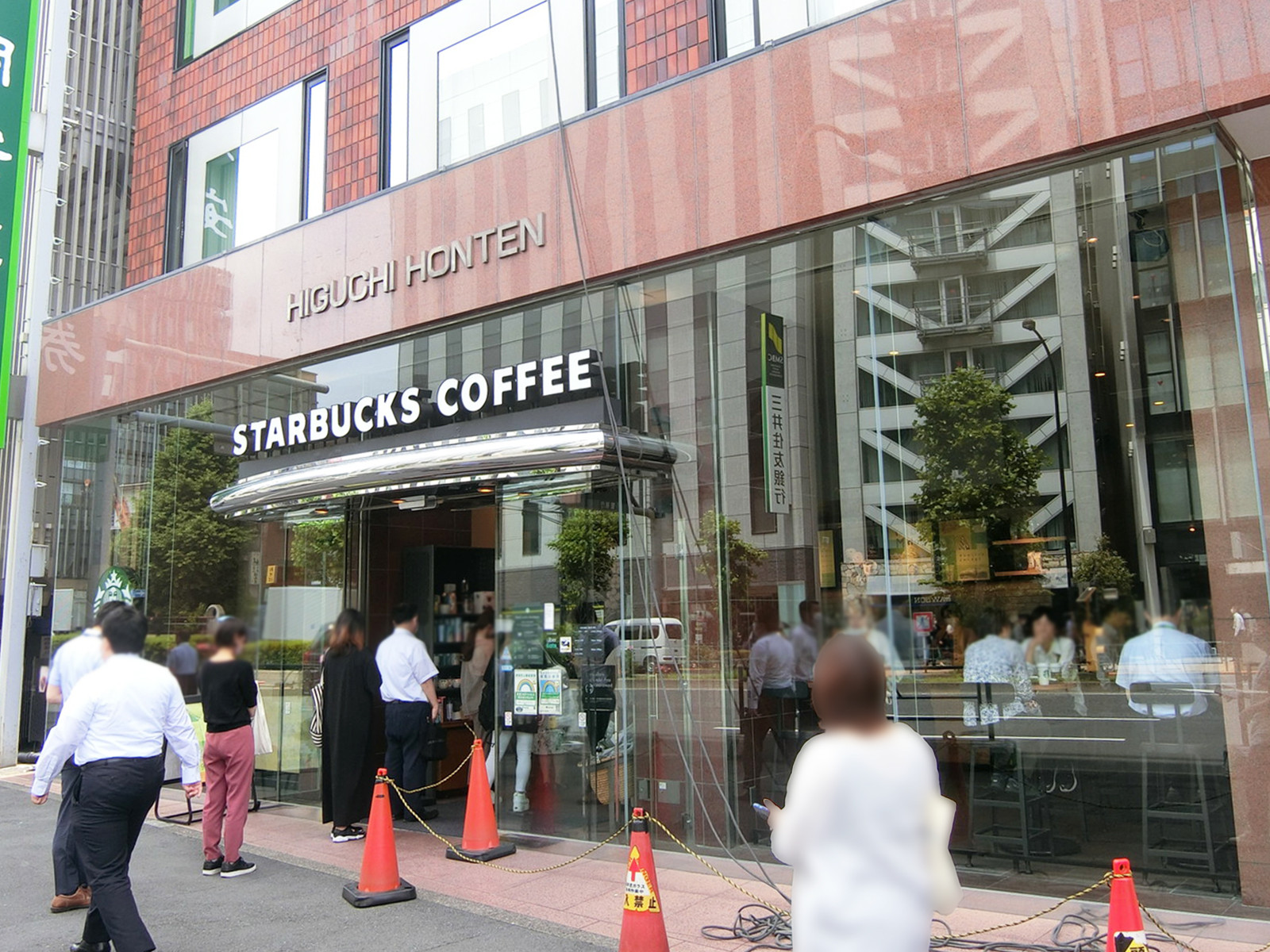 並びのスターバックス コーヒー