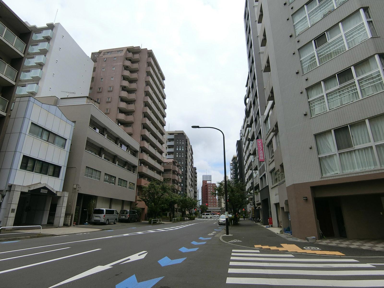 オフィスベルメイト前面の通り